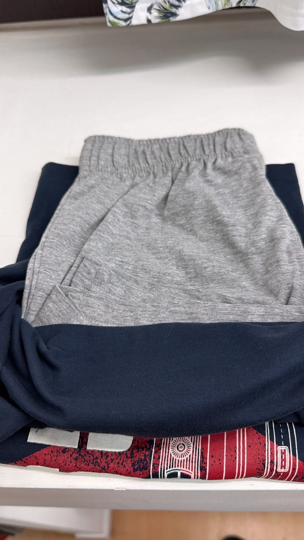 Pijama niño Losan avión azul marino y gris — fotografía del producto