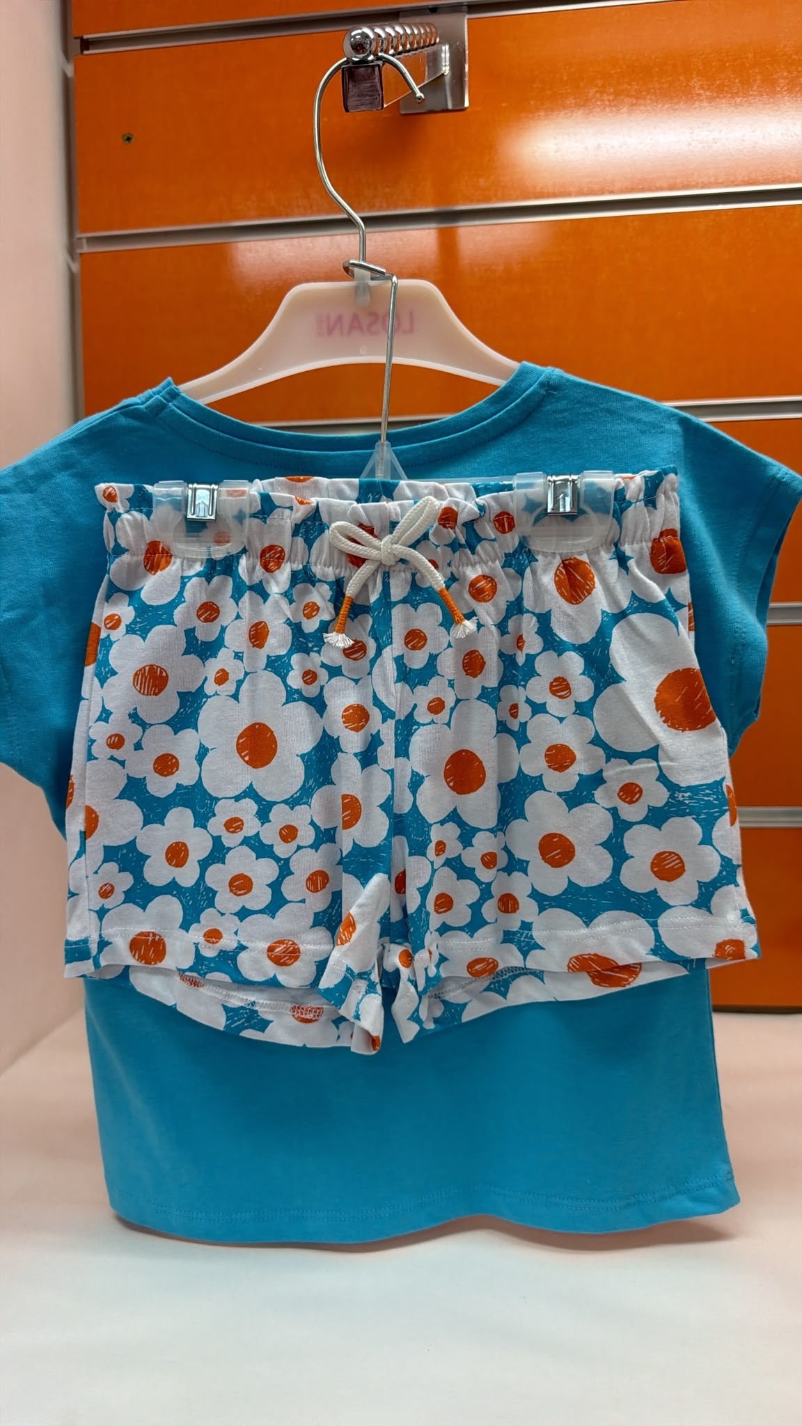 Conjunto niña Losan azul Good Vibes con short floral — fotografía del producto
