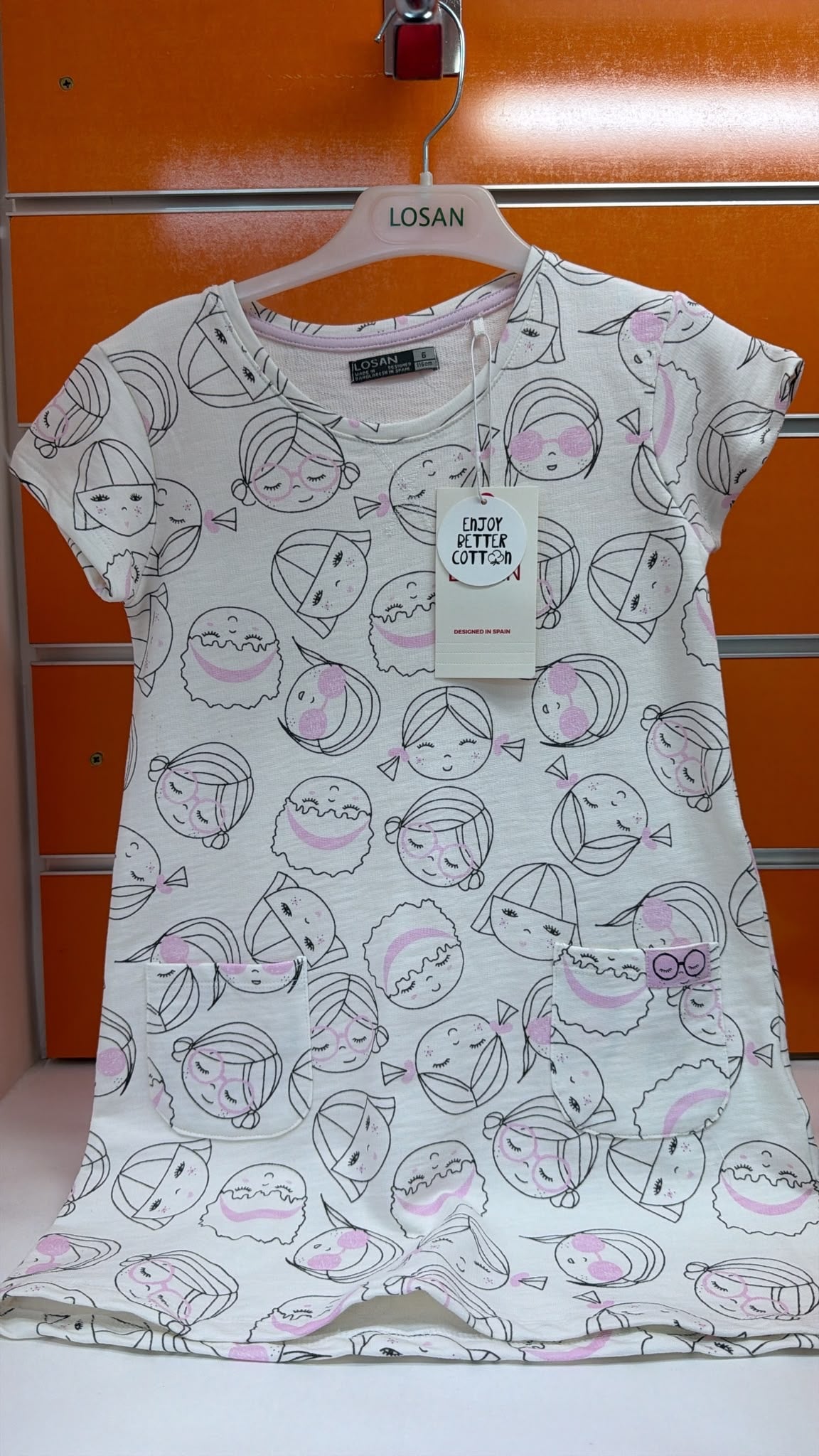 Vestido niña Losan blanco con estampado de caras — fotografía del producto