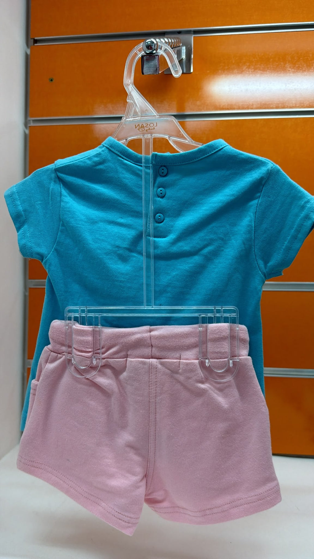 Conjunto bebé niña Losan camiseta estampada y short — fotografía del producto