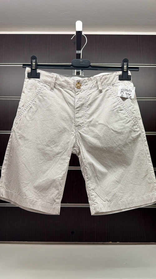 Bermuda niño Losan de rayas beige y blancas — fotografía del producto