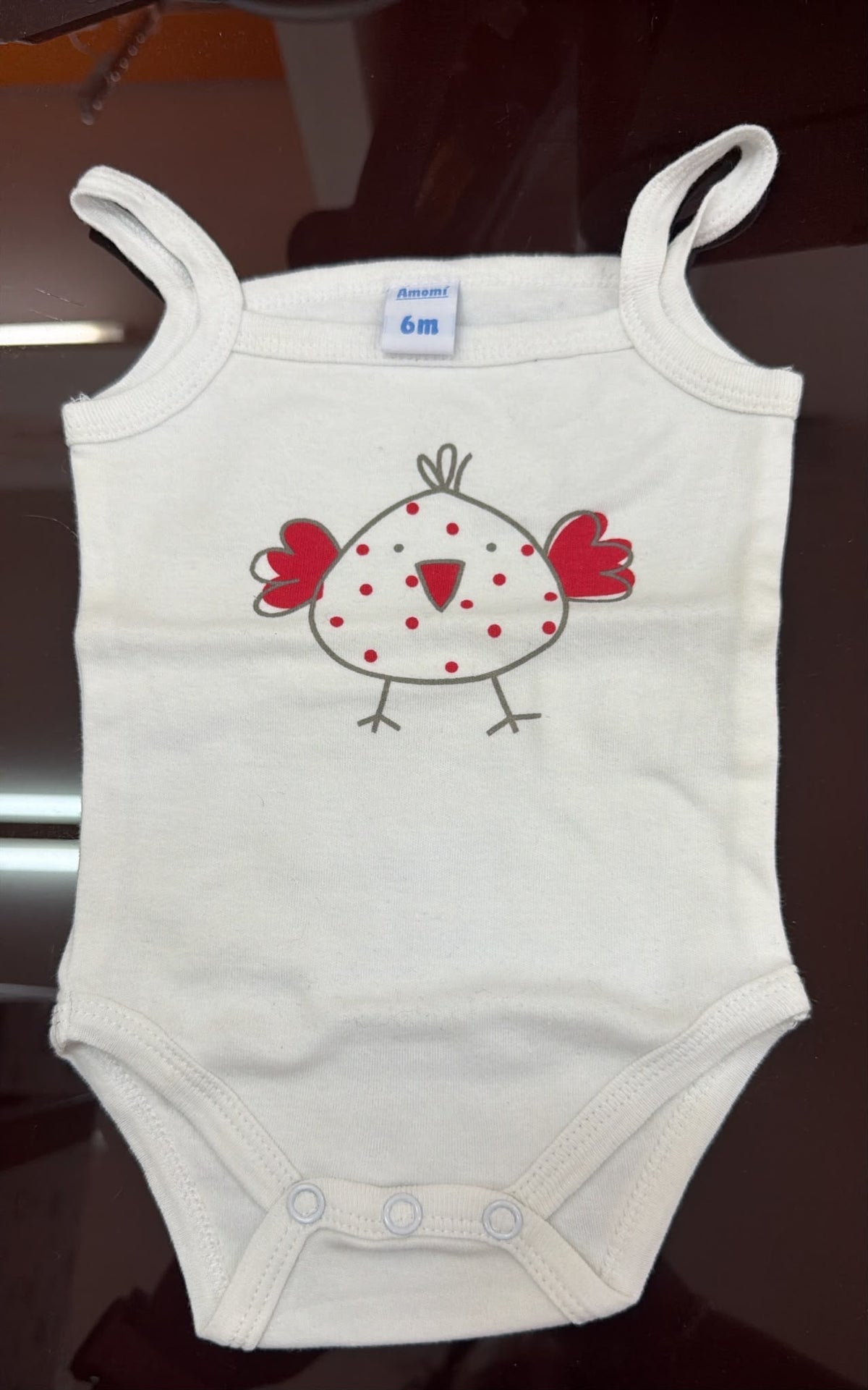 Body bebé blanco de tirantes con pollito — fotografía del producto