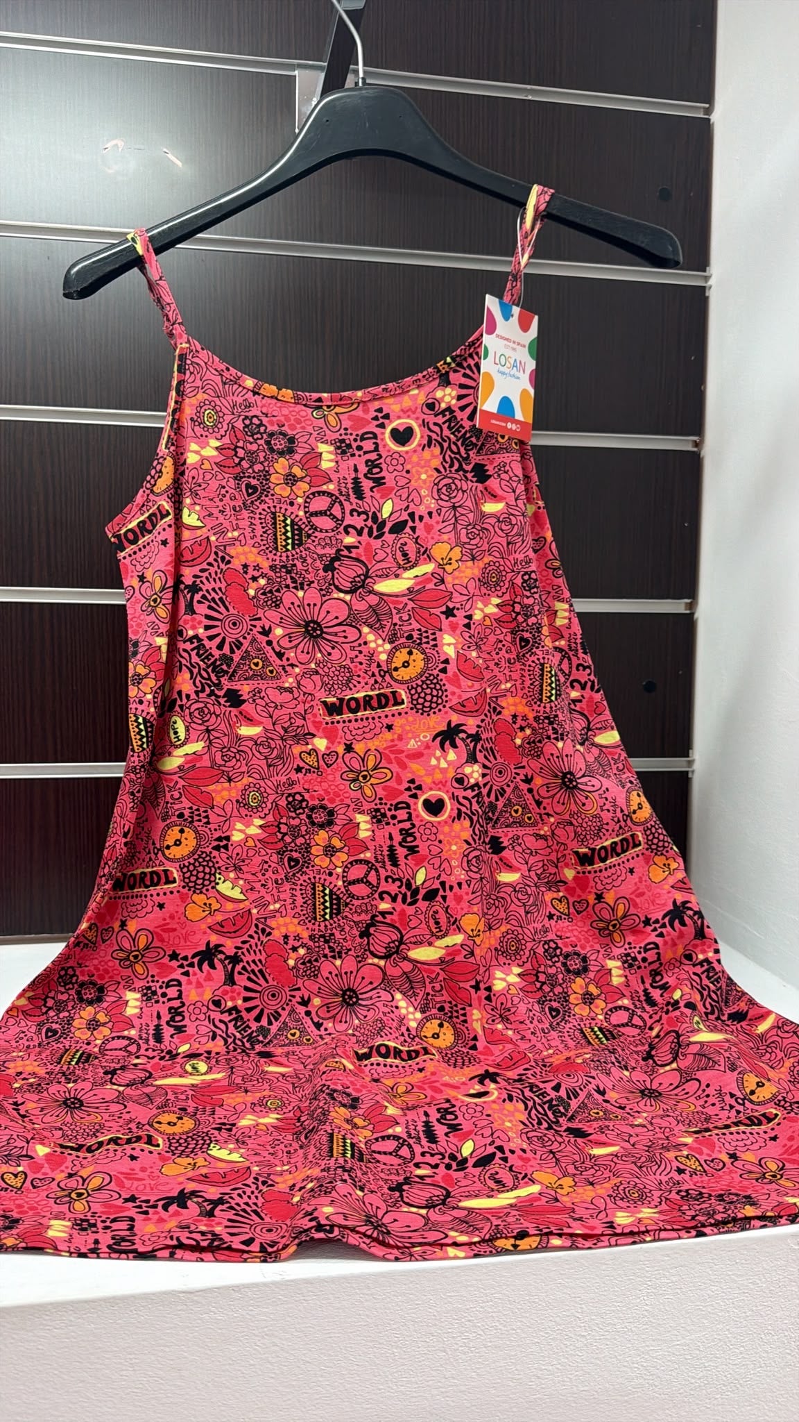Vestido juvenil Losan coral estampado de tirantes — fotografía del producto