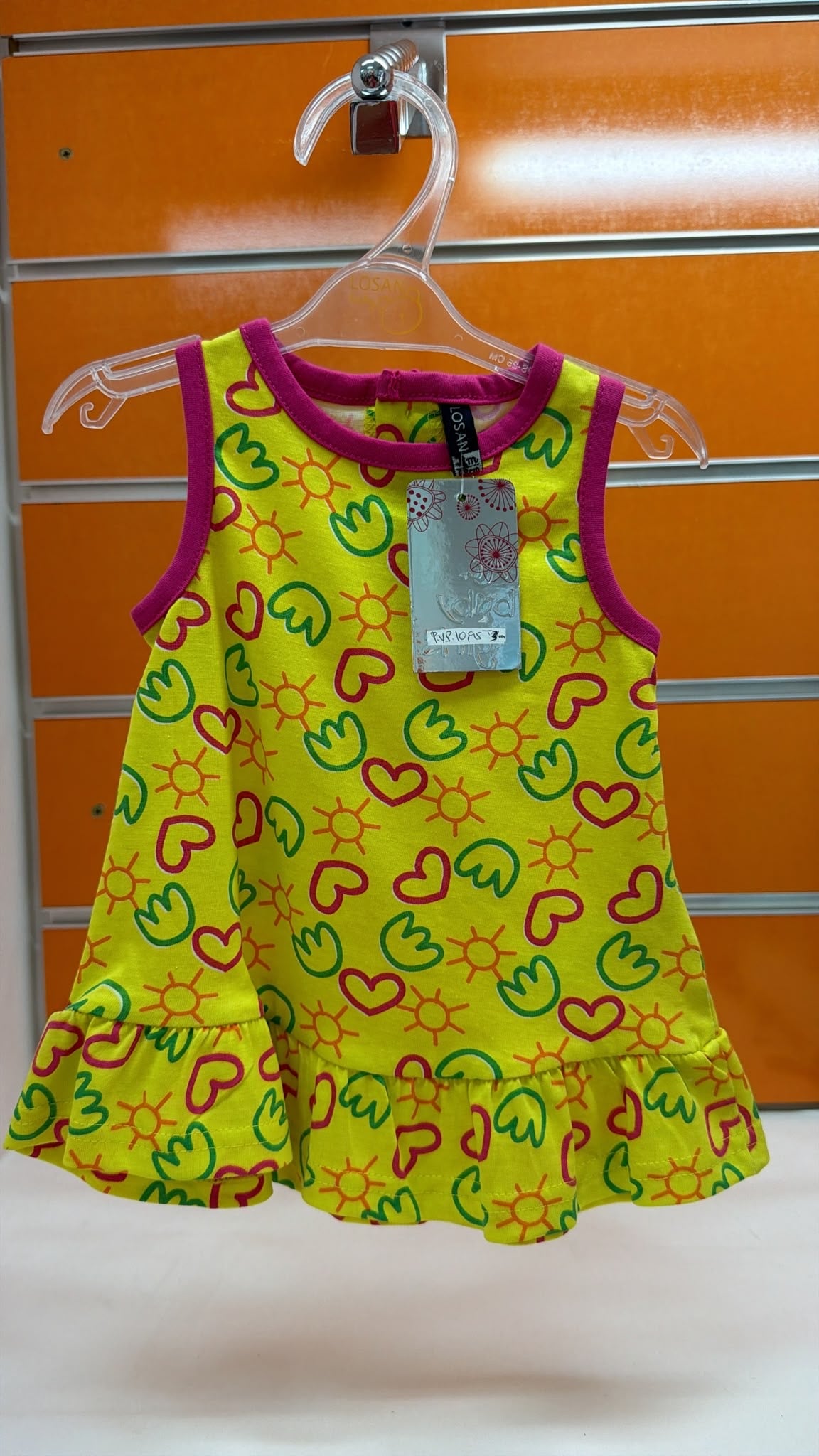 Vestido bebé Losan lima con corazones — fotografía del producto