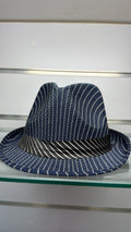Sombrero azul marino de rayas — fotografía del producto