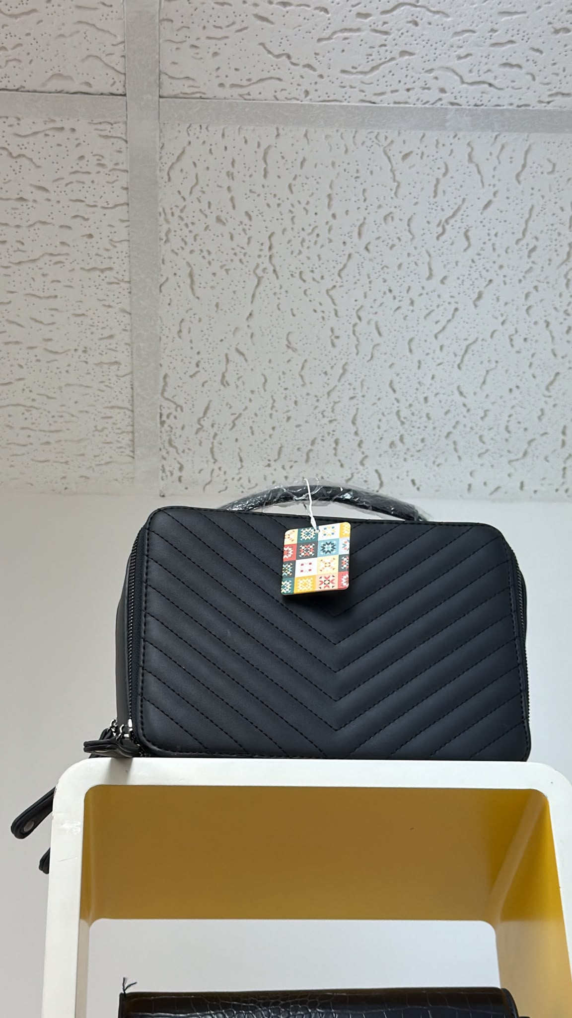 Bolso negra acolchada multifunción — fotografía del producto