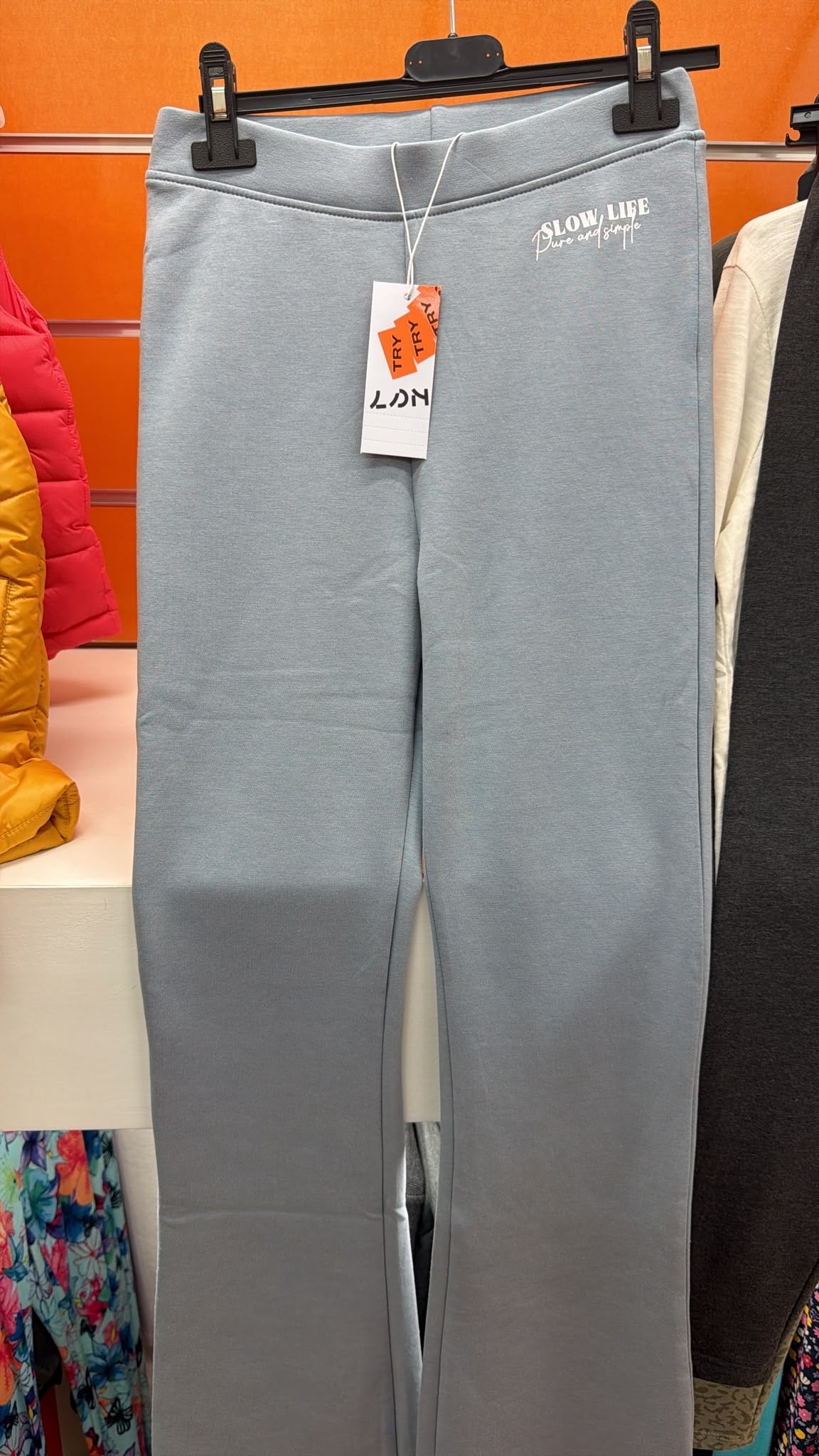 Leggings largos azul claro para niña — fotografía del producto