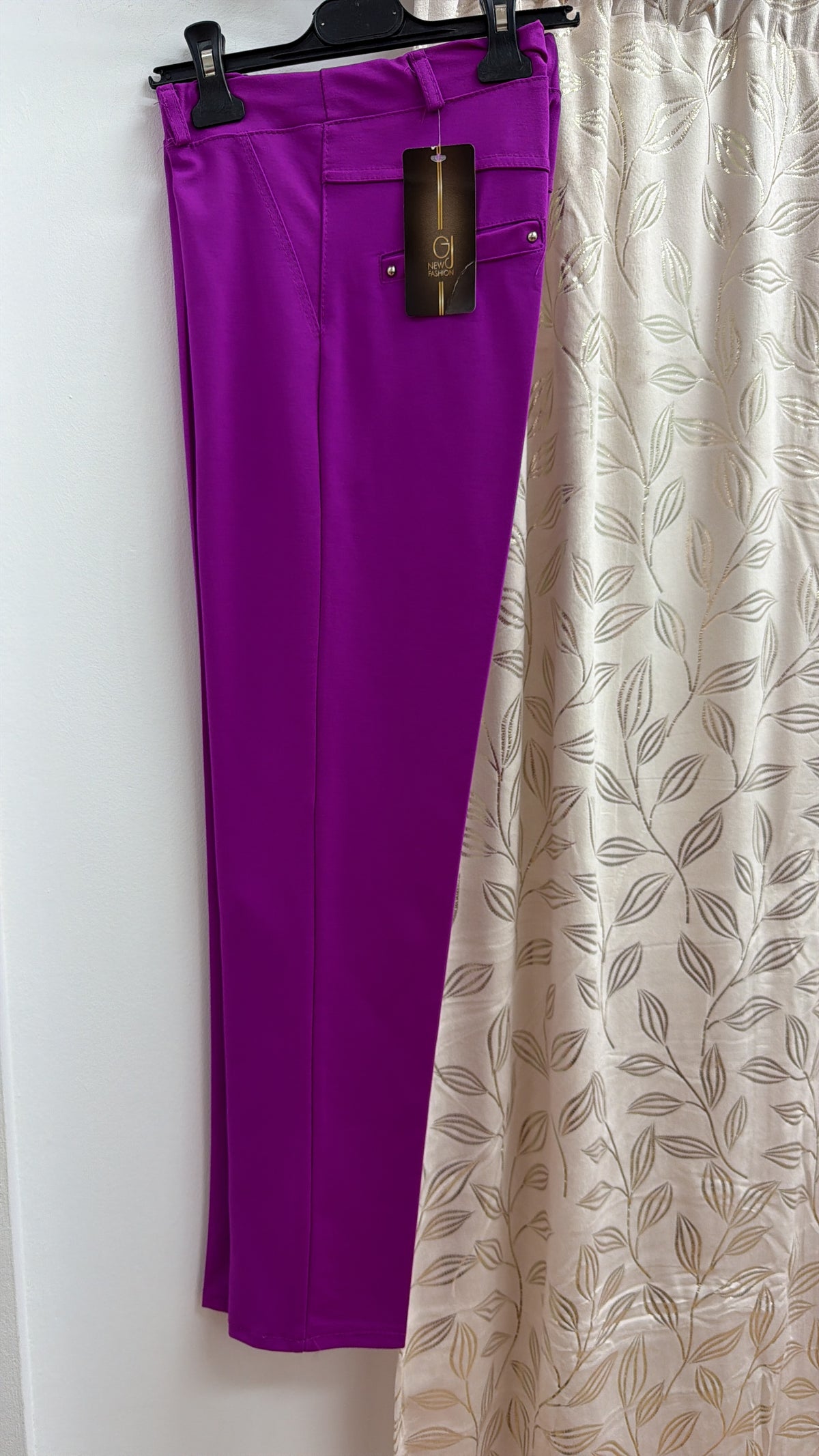 Pantalón vestir morado — fotografía del producto