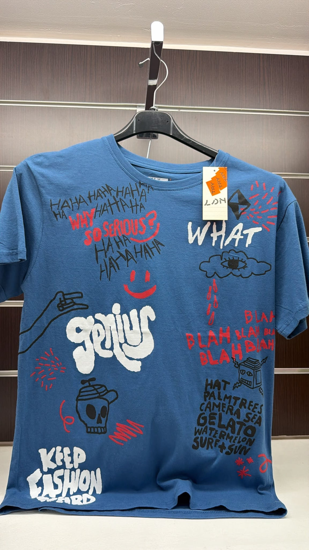 Conjunto juvenil Losan camiseta azul y bermuda gris — fotografía del producto