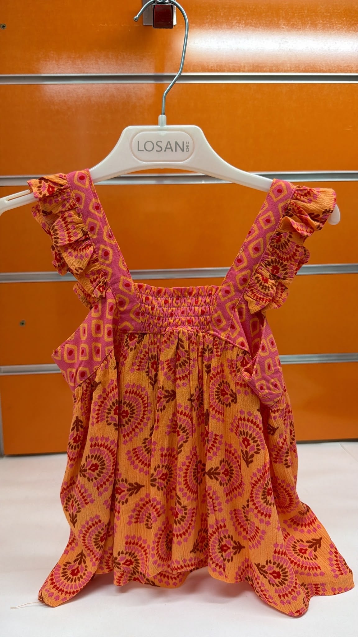 Vestido niña Losan naranja estampado con volantes — fotografía del producto