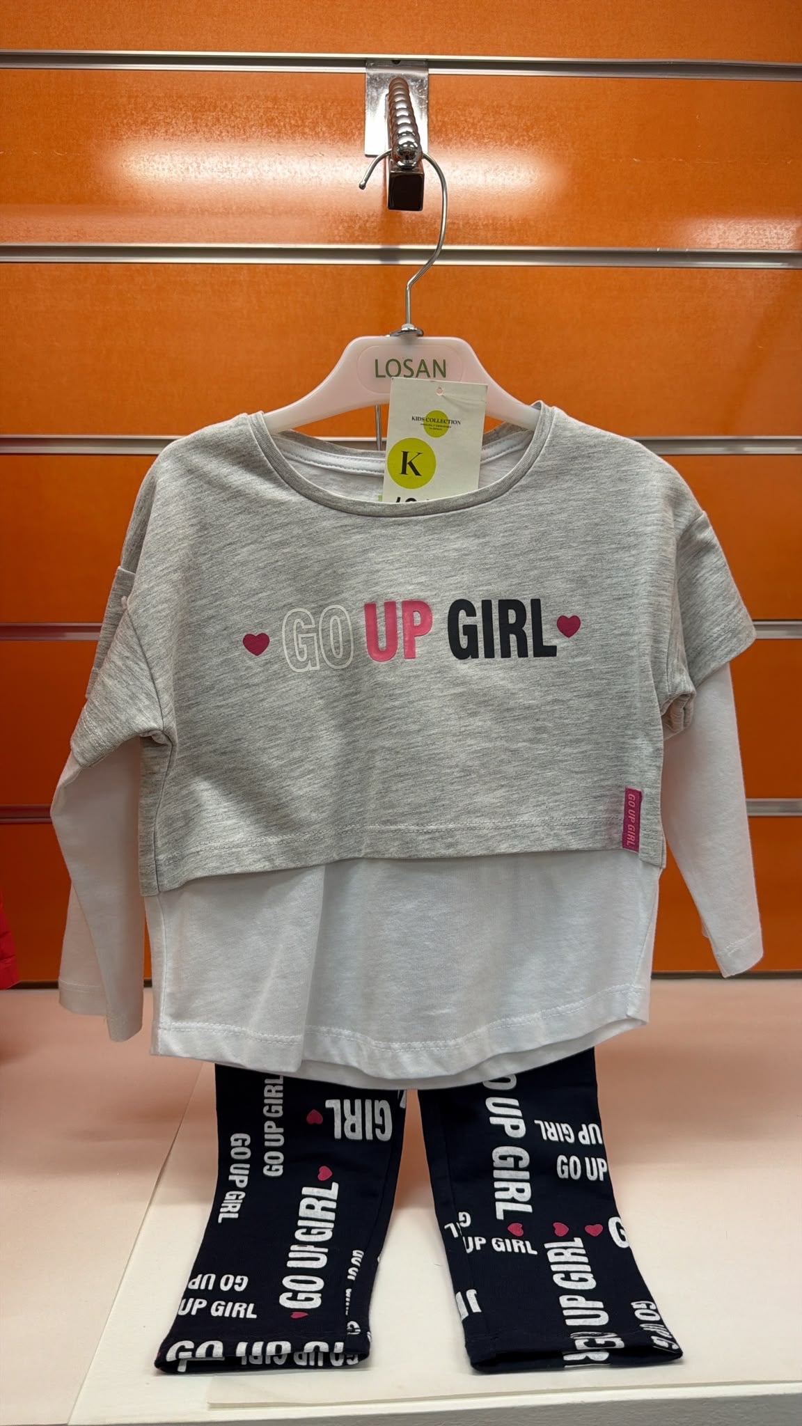 Conjunto niña Losan “Go Up Girl” gris y negro — fotografía del producto