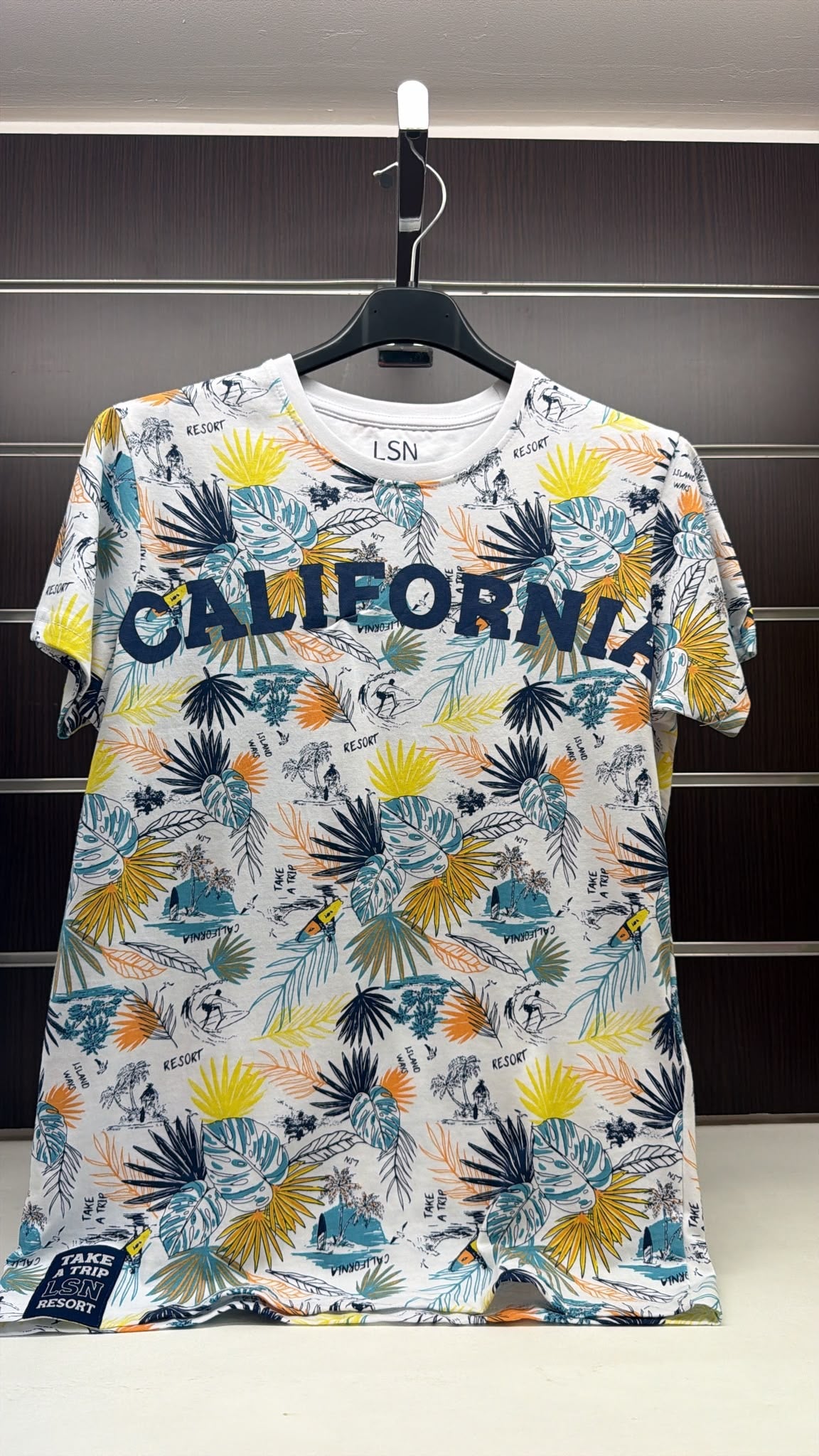 Camiseta juvenil Losan blanca California tropical — fotografía del producto