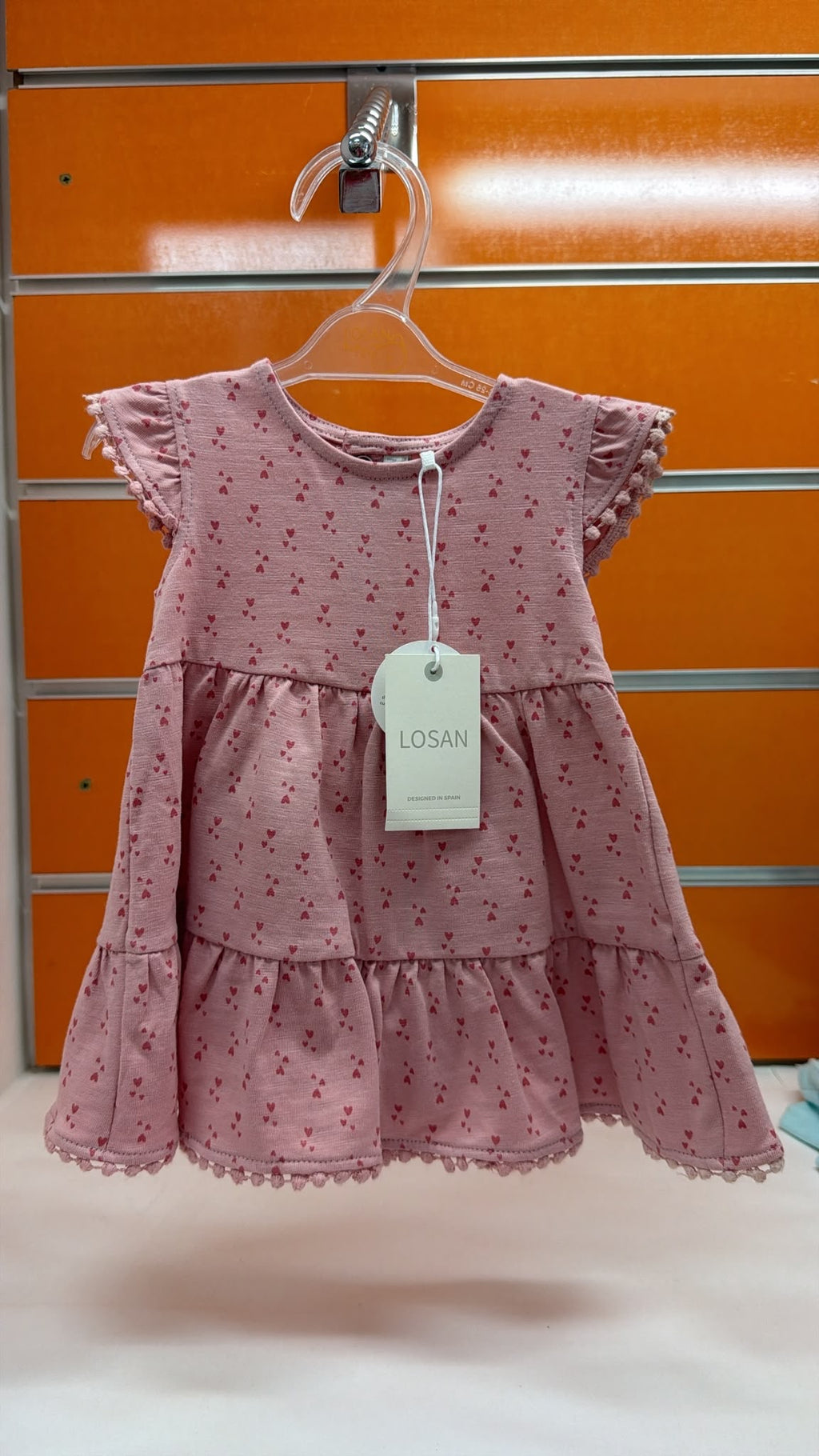 Vestido bebé Losan rosa con corazones — fotografía del producto