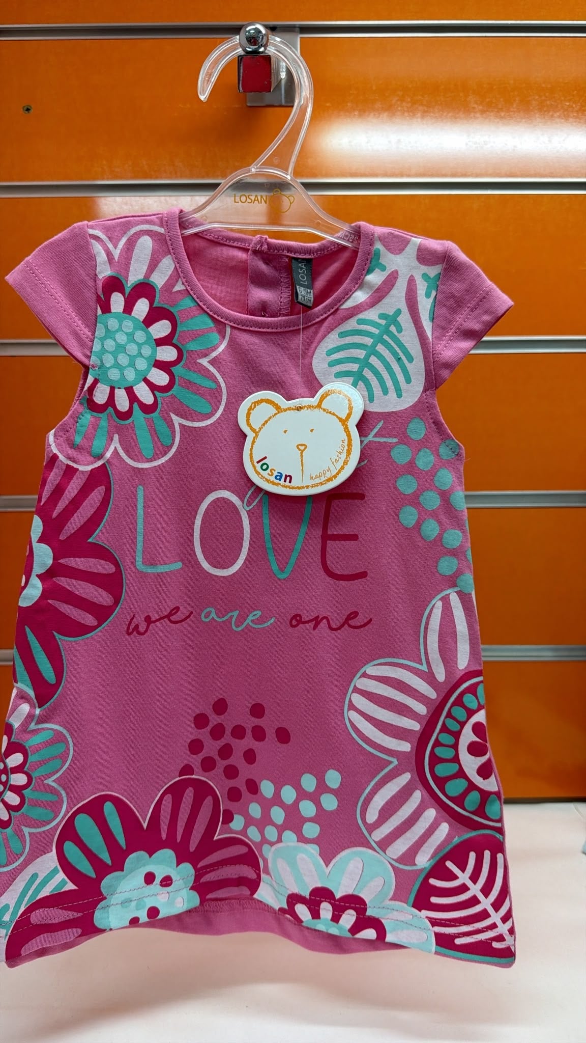 Vestido bebé niña Losan rosa con flores — fotografía del producto
