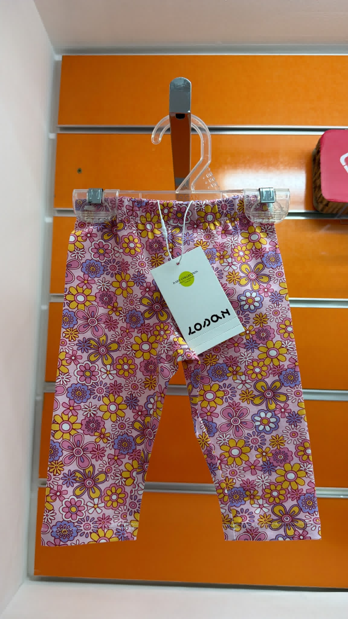 Leggings bebé Losan rosa con flores — fotografía del producto