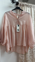 Camiseta rosa con cuello camisero y corte amplio — fotografía del producto