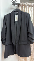 Blazer oversize negra manga fruncida — fotografía del producto