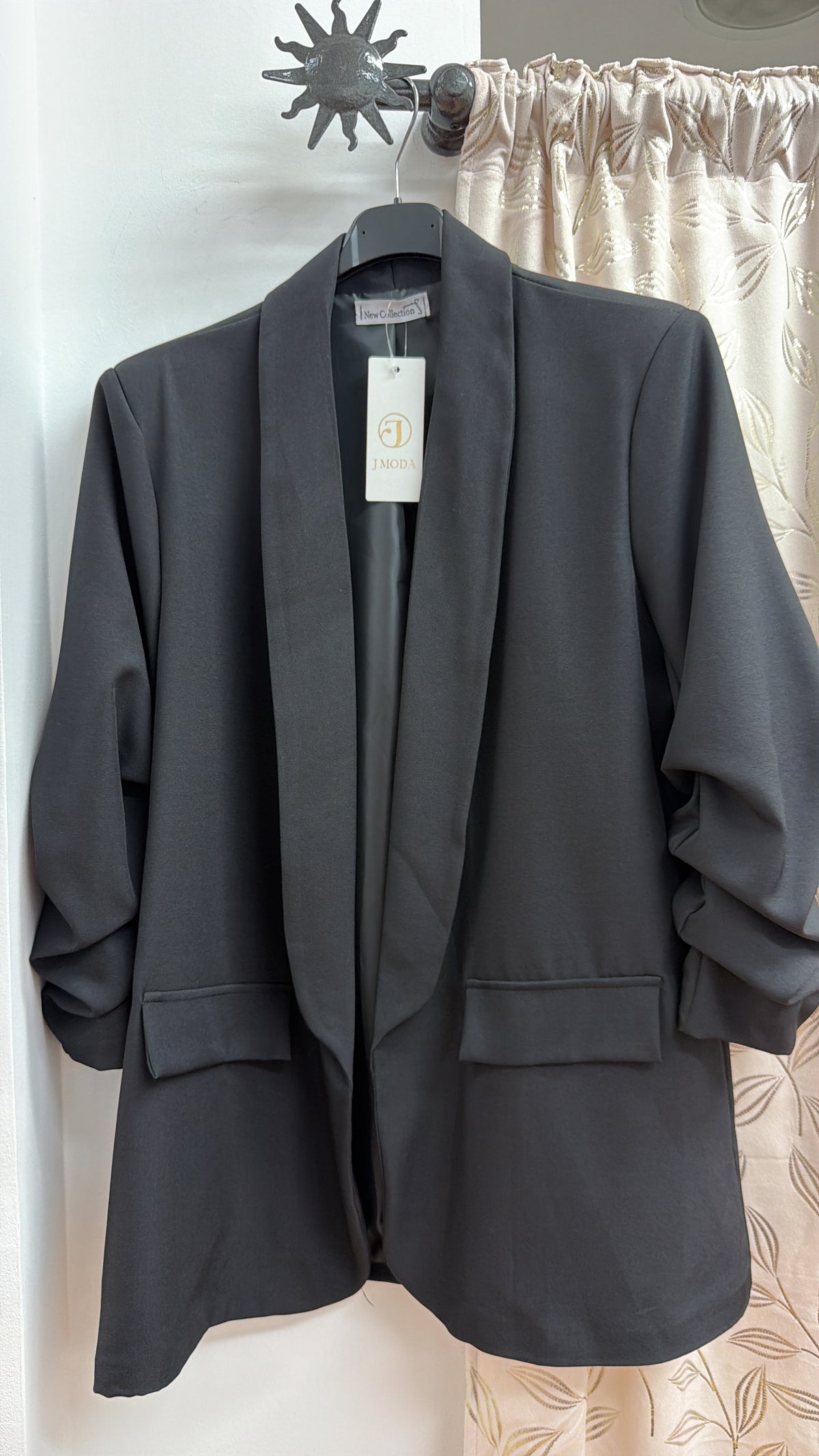 Blazer oversize negra manga fruncida — fotografía del producto