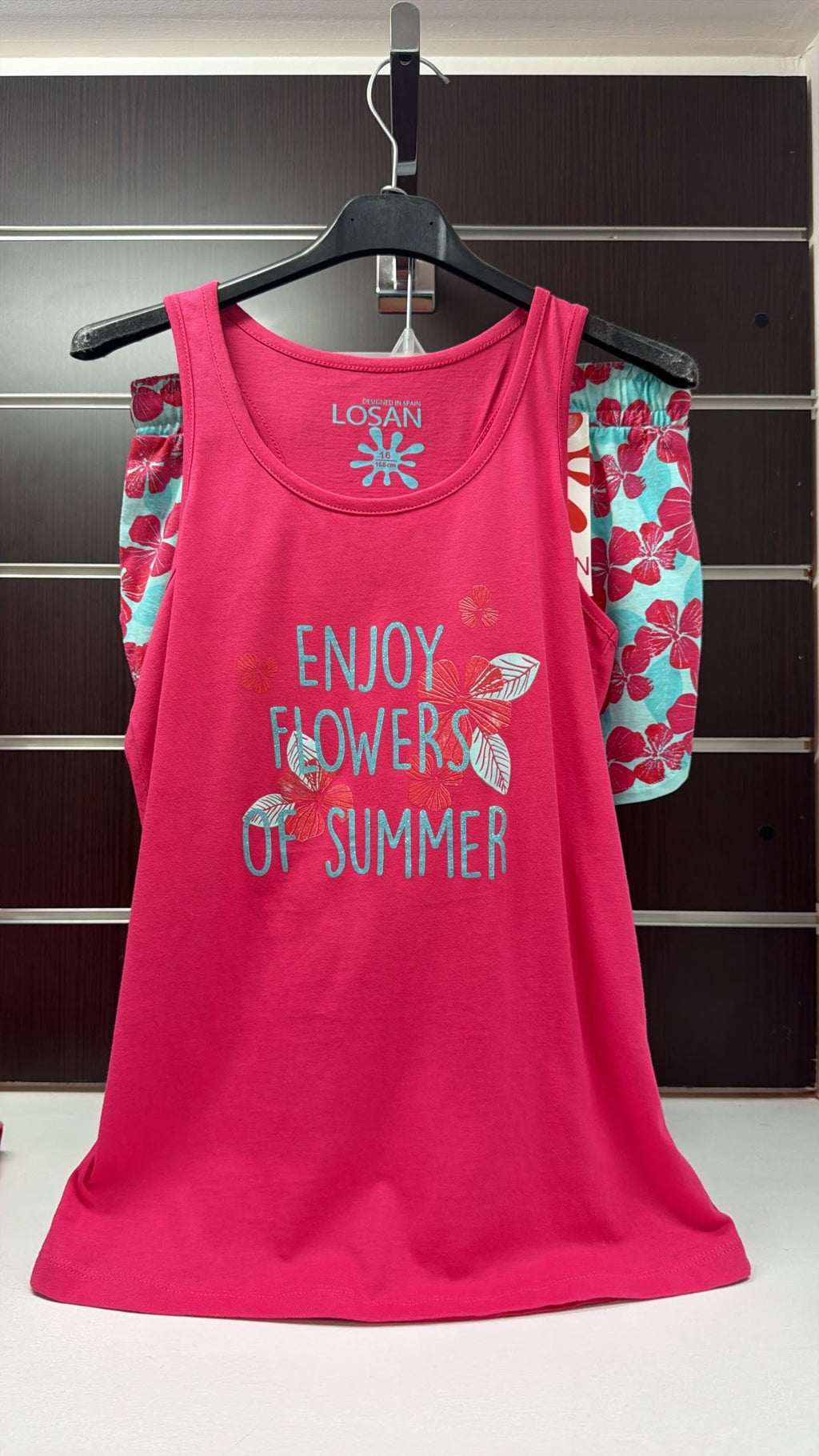 Conjunto Losan camiseta fucsia y short floral — fotografía del producto