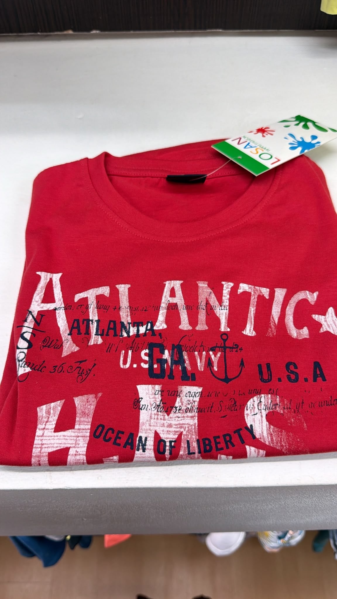 Pijama niño Losan Atlantic rojo con pantalón azul marino — fotografía del producto
