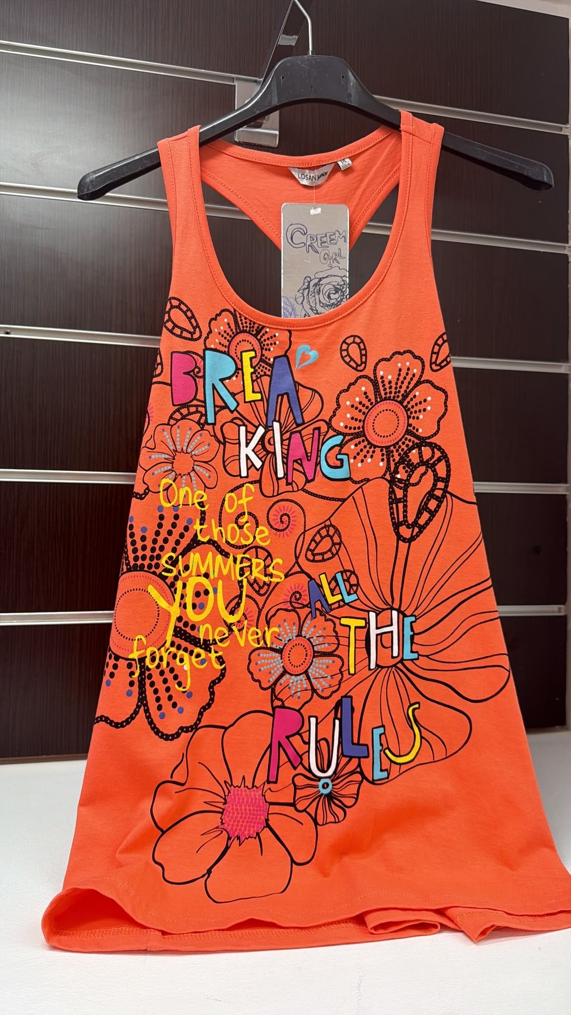 Camiseta larga Losan naranja con flores — fotografía del producto