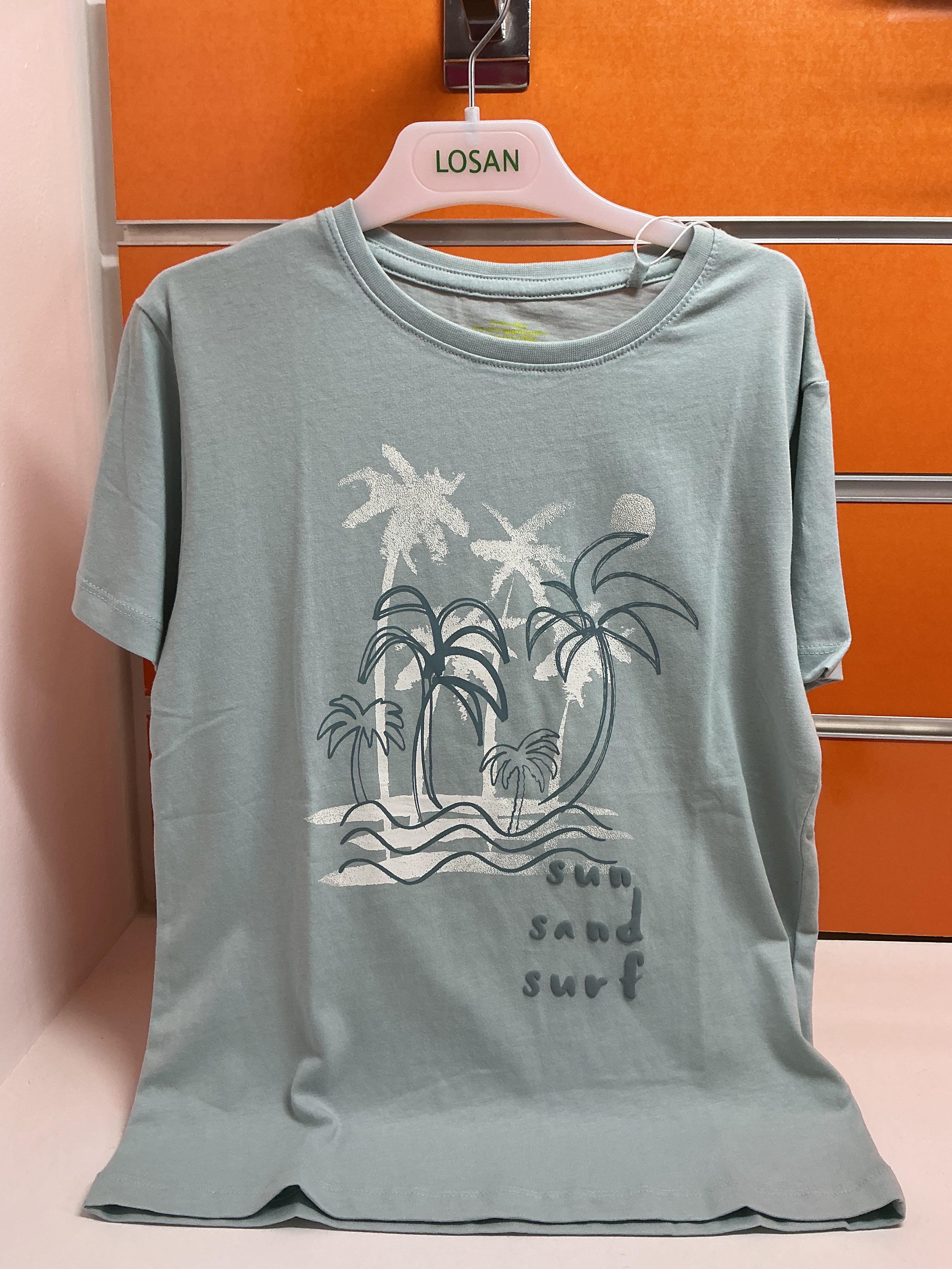 Camiseta infantil Losan verde claro “Sun Sand Surf” — fotografía del producto