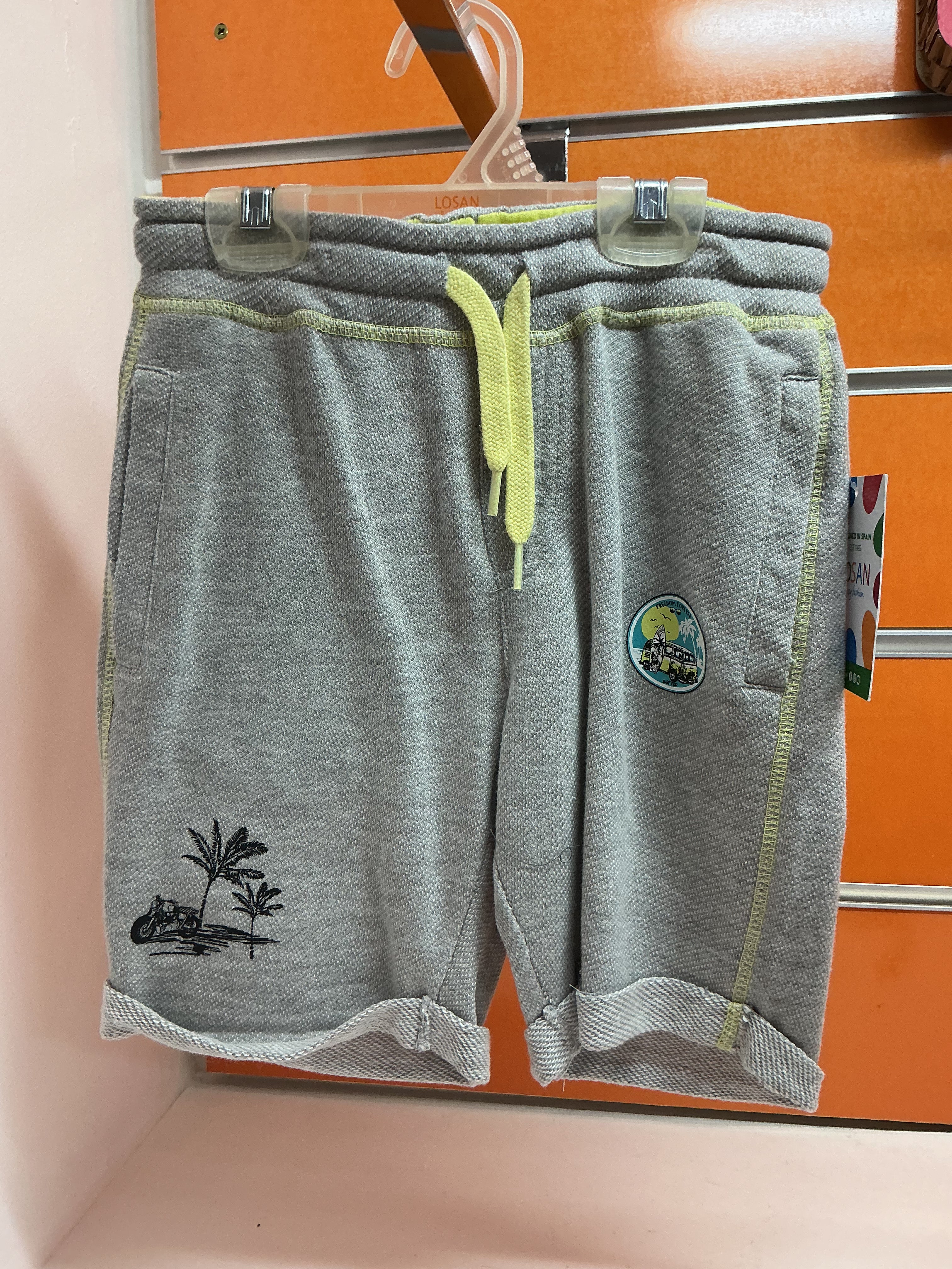 Bermuda infantil Losan gris con cordón lima — fotografía del producto