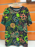 Camiseta infantil Losan negra estampado serpientes — fotografía del producto