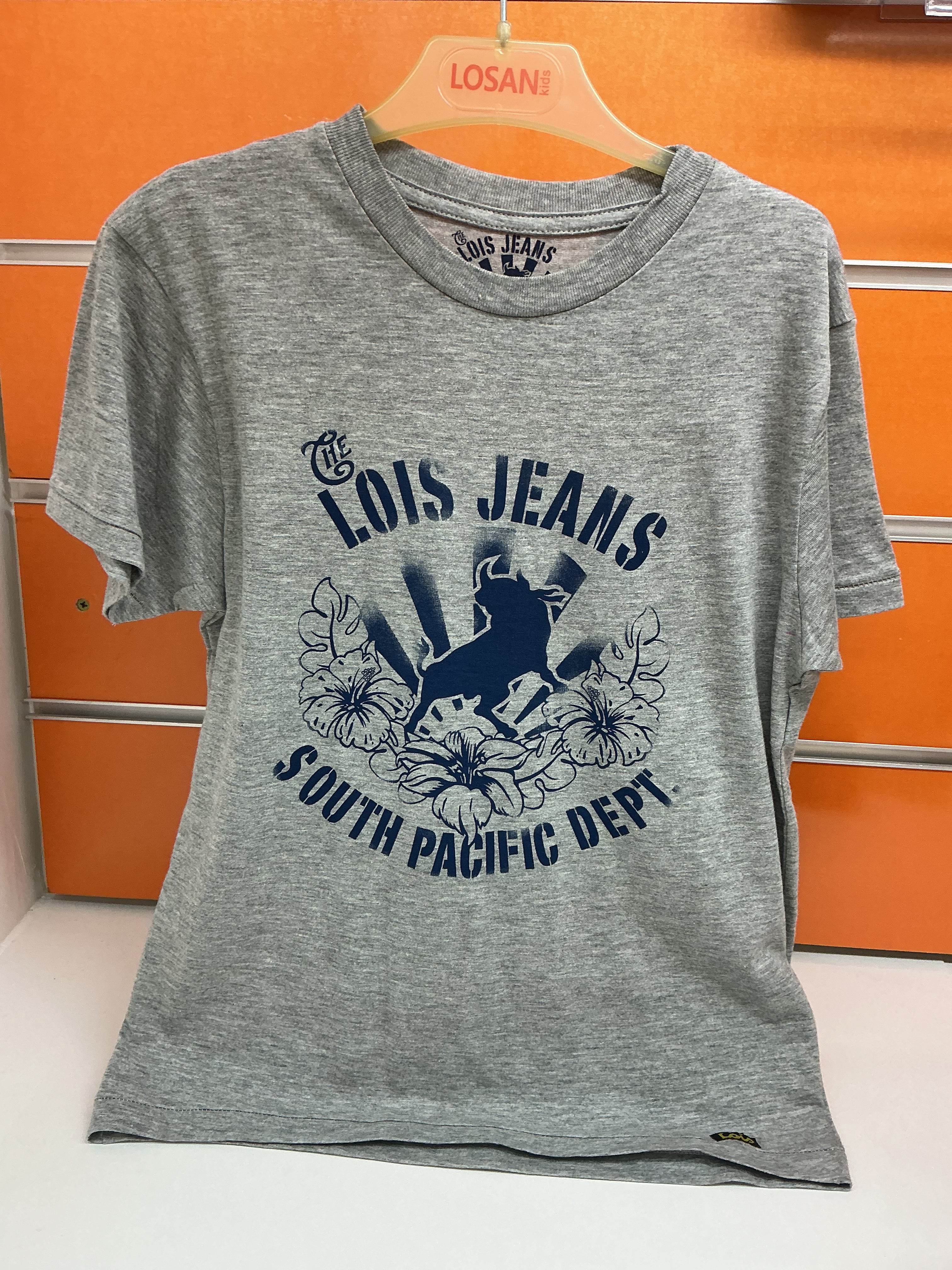 Camiseta infantil Lois gris “South Pacific Dept” — fotografía del producto