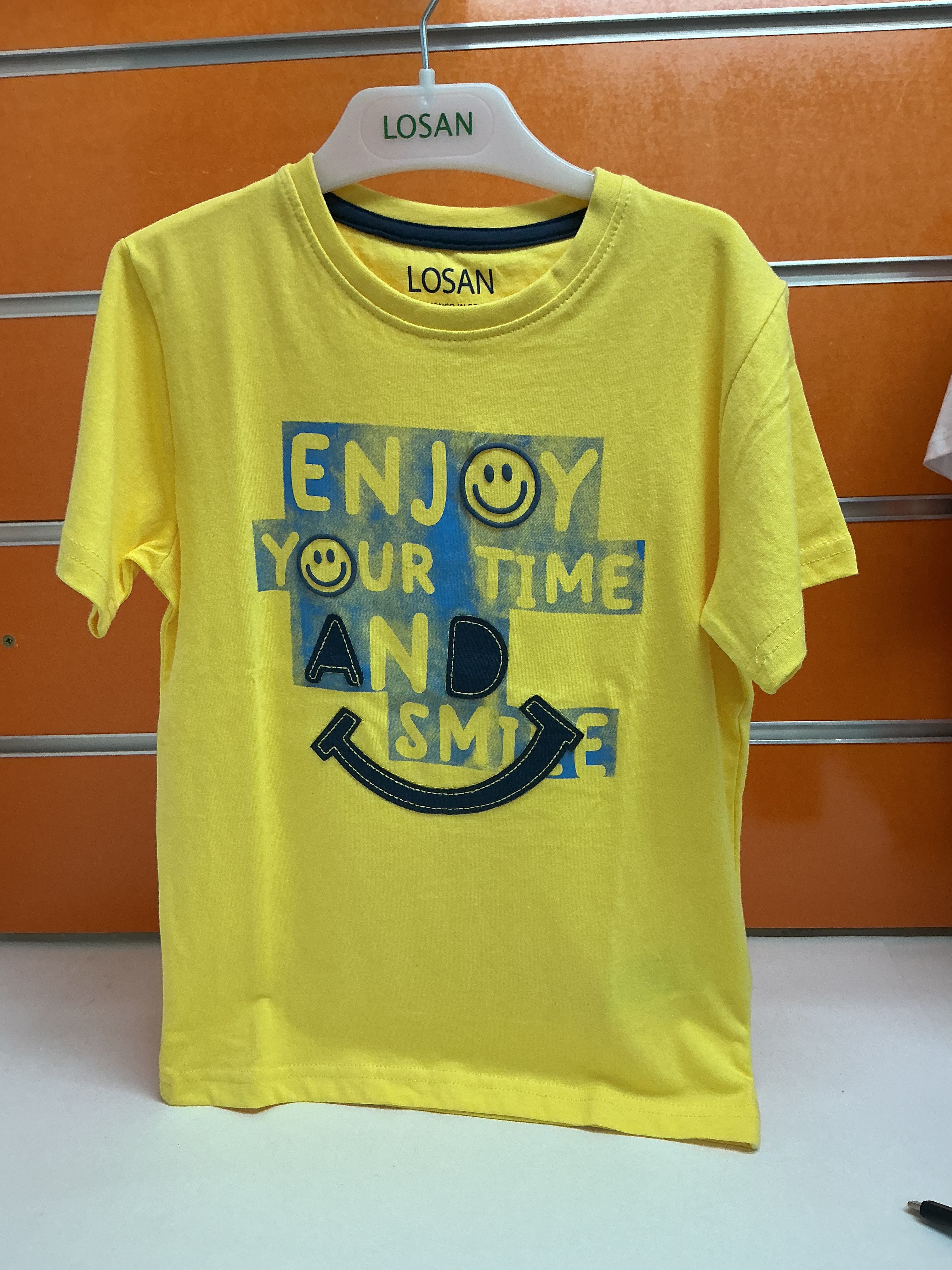 Camiseta infantil Losan amarilla “Enjoy Your Time” — fotografía del producto