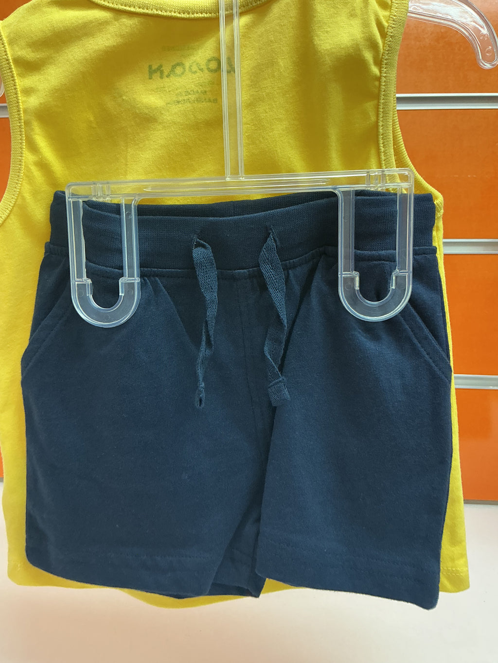 Conjunto bebé Losan camiseta amarilla perro skate y bermuda azul — fotografía del producto