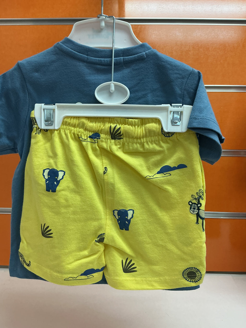 Conjunto bebé Street Monkey camiseta azul y bermuda amarilla safari — fotografía del producto