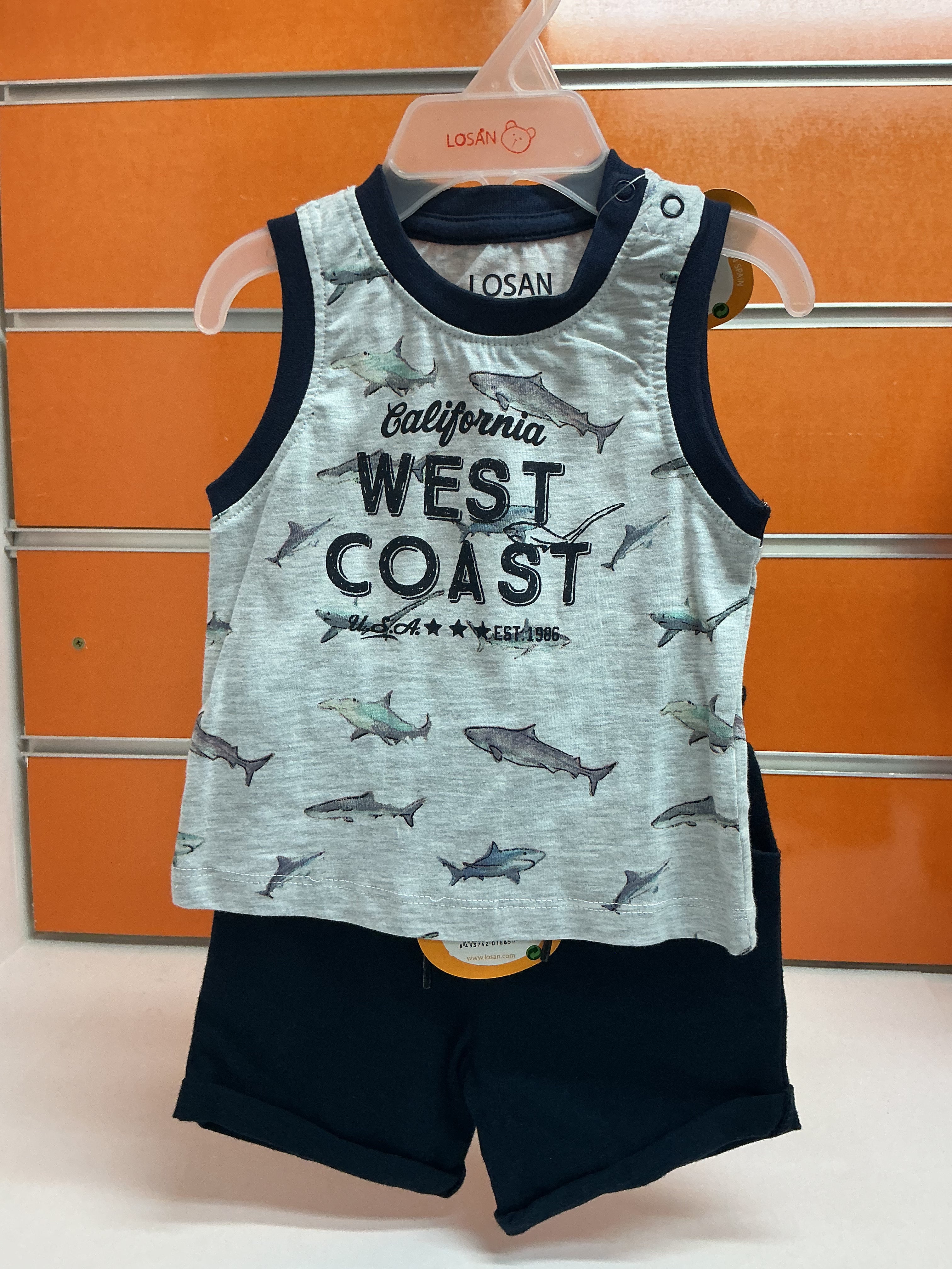 Conjunto bebé Losan West Coast tiburones gris y azul marino — fotografía del producto