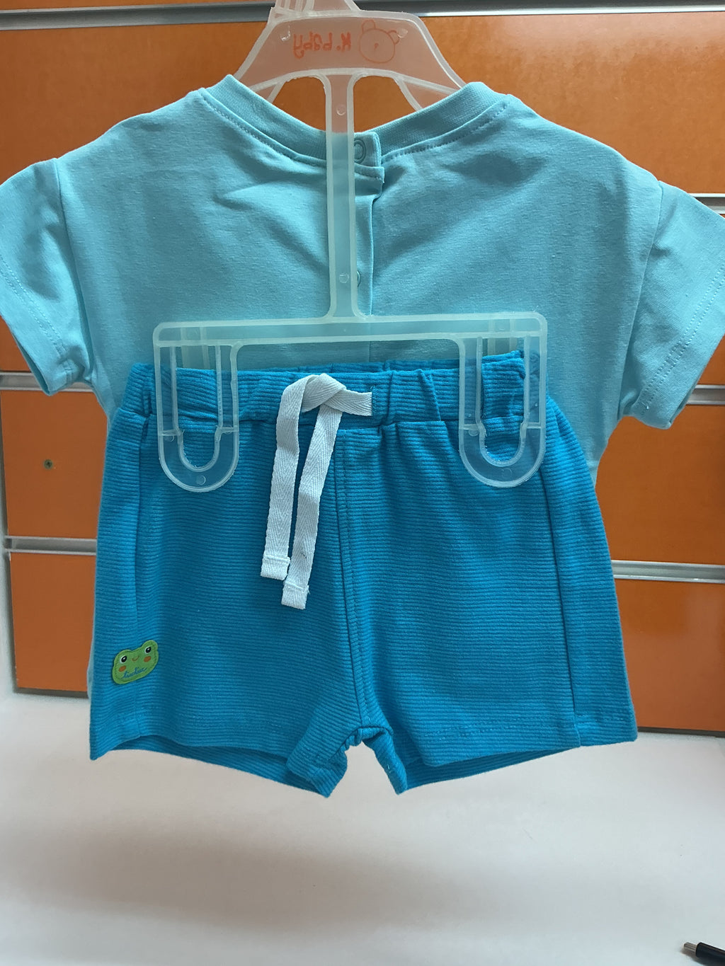 Conjunto bebé Tuc Tuc rana con bermuda — fotografía del producto