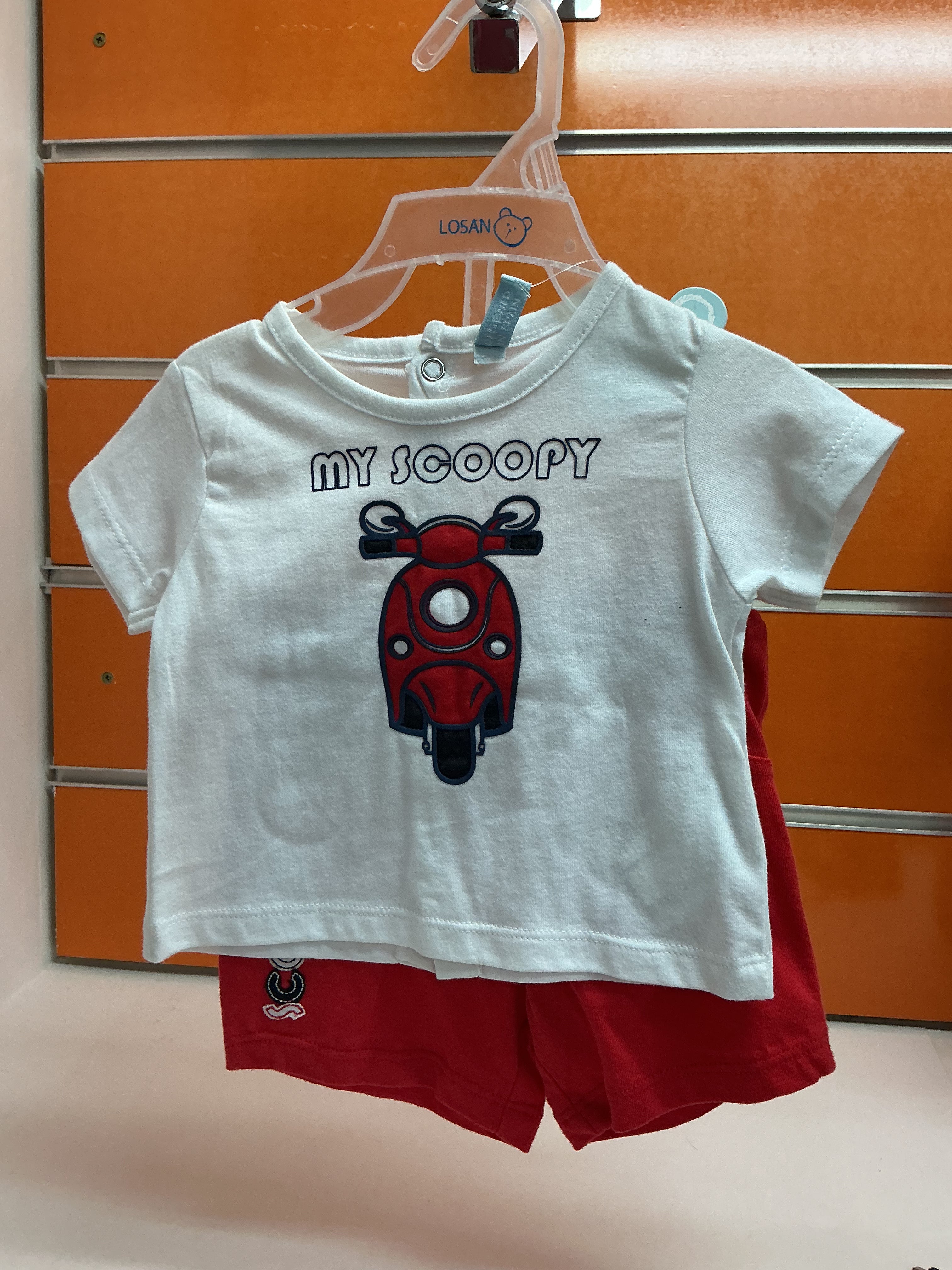 Conjunto bebé Losan My Scoopy blanco y rojo — fotografía del producto