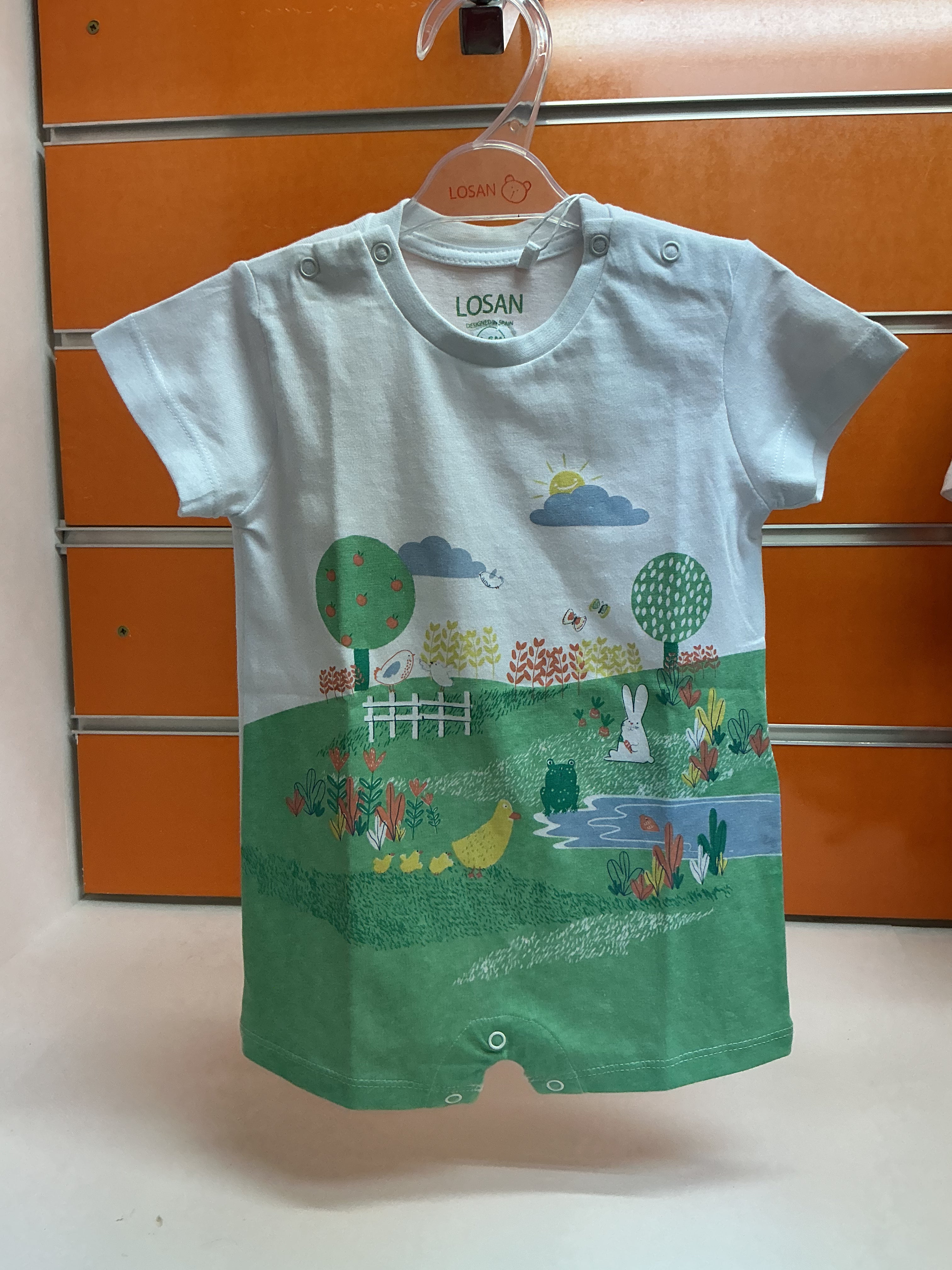 Pelele bebé Losan paisaje verde — fotografía del producto