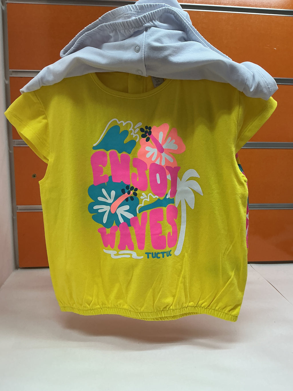 Conjunto niña Tuc Tuc Enjoy Waves floral — fotografía del producto