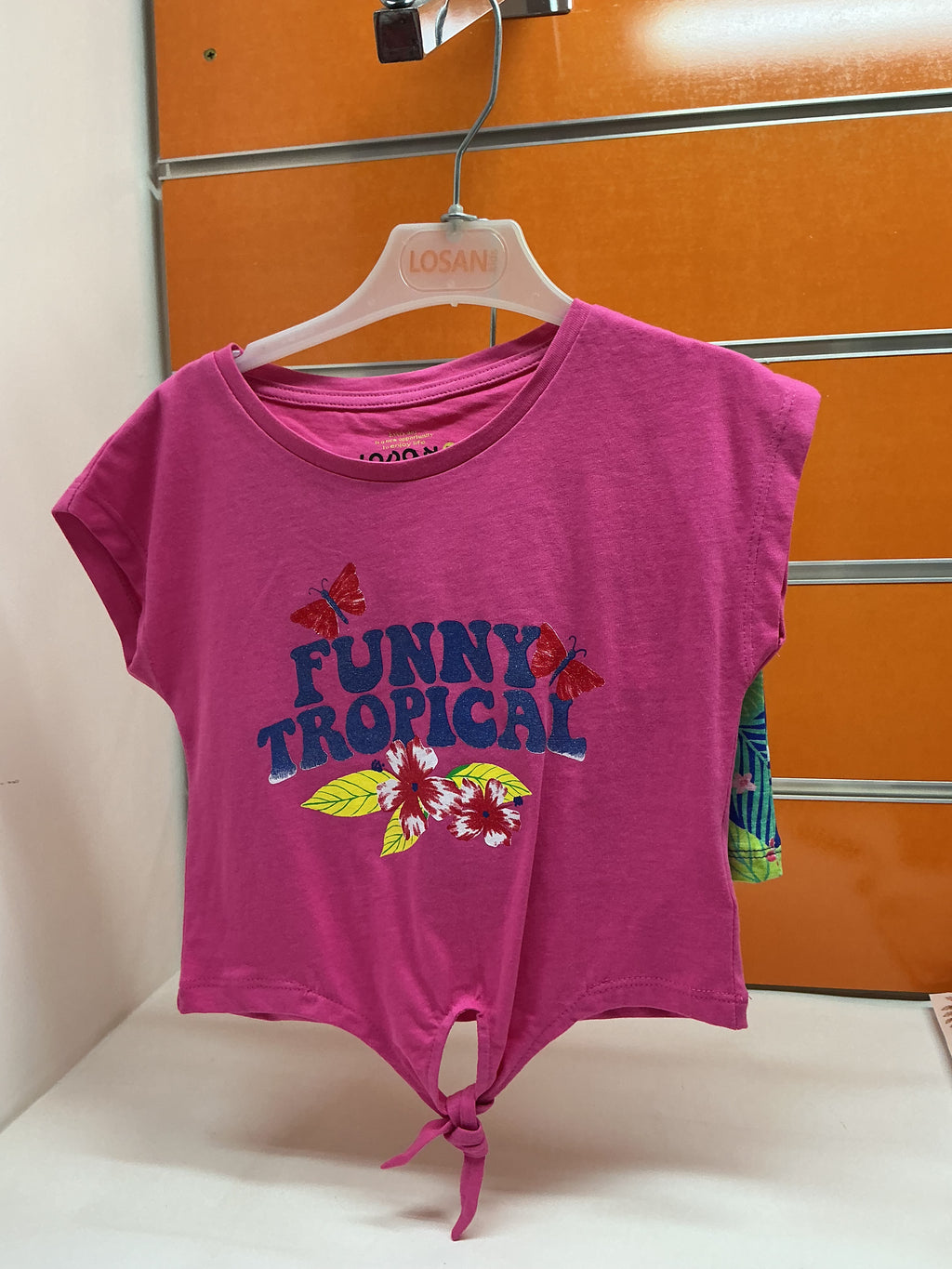Conjunto niña Losan camiseta fucsia tropical — fotografía del producto