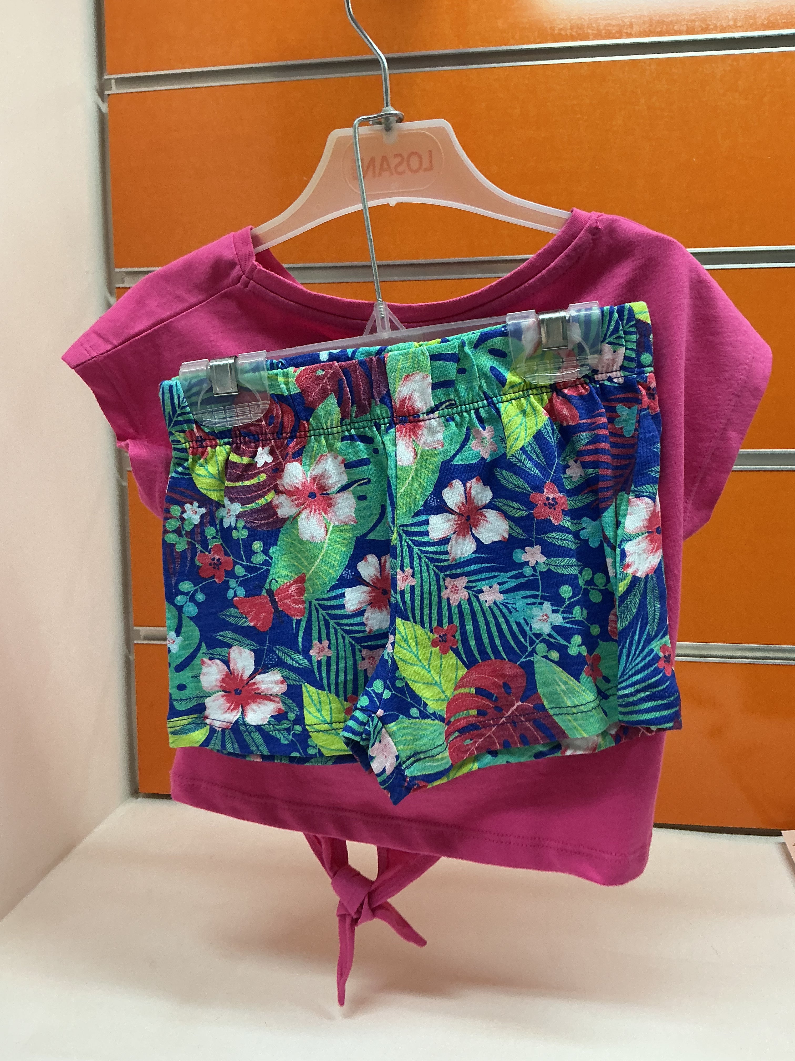 Conjunto niña Losan camiseta fucsia tropical — fotografía del producto