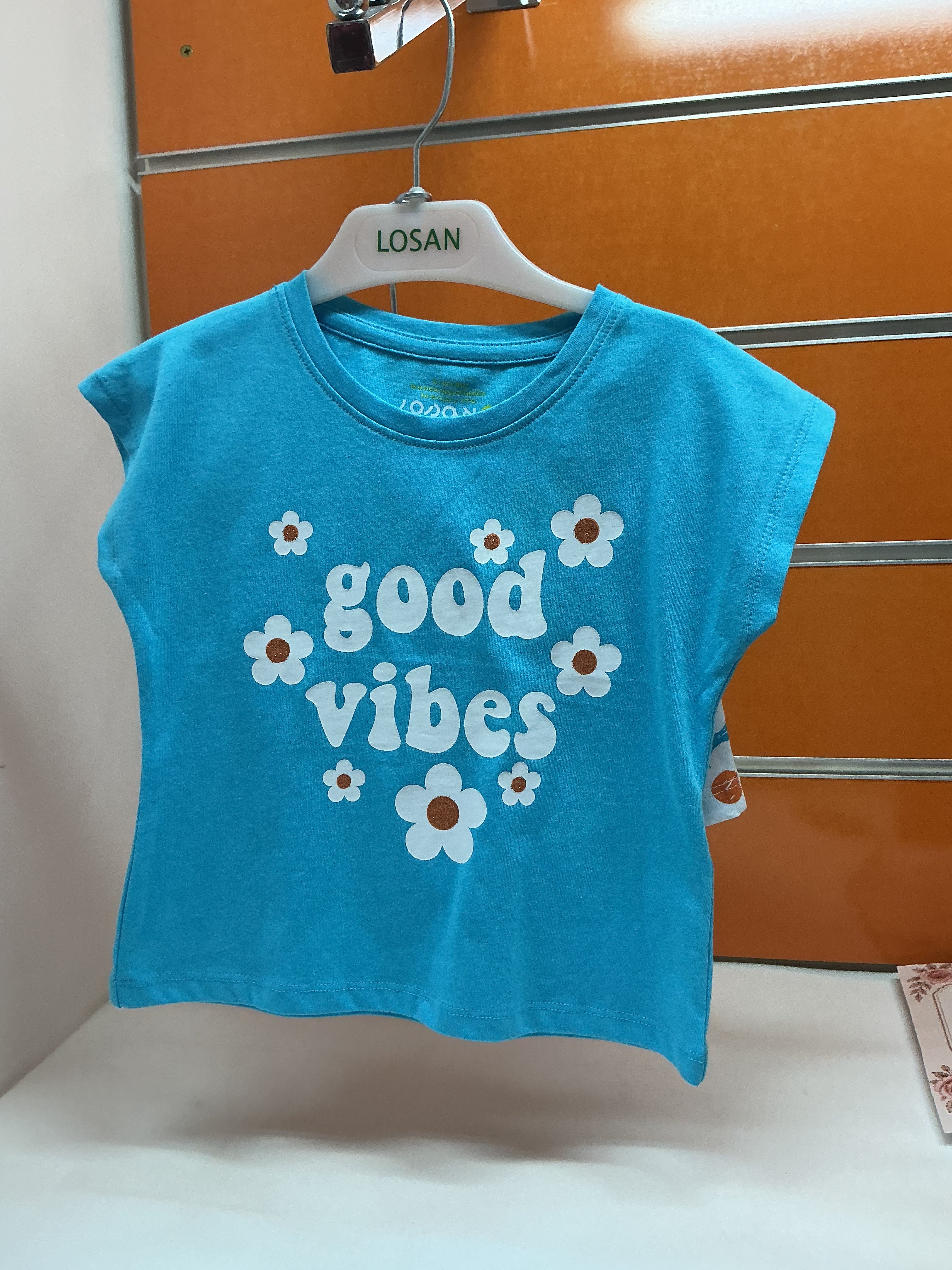 Conjunto niña Losan camiseta turquesa Good Vibes — fotografía del producto