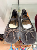 Bailarinas infantiles Gioseppo Tutu de terciopelo gris con lazo