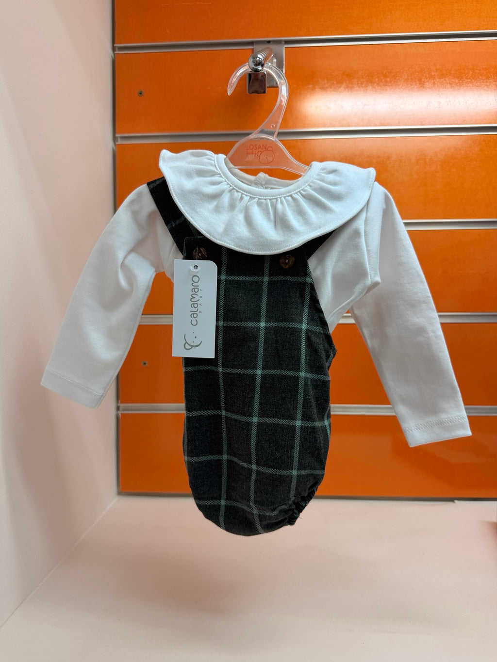 Conjunto bebé Calamaro con peto de cuadros oscuro y camiseta blanca con volante