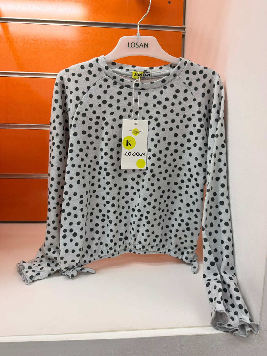Camiseta niña Losan gris de lunares negros, talla 6 años