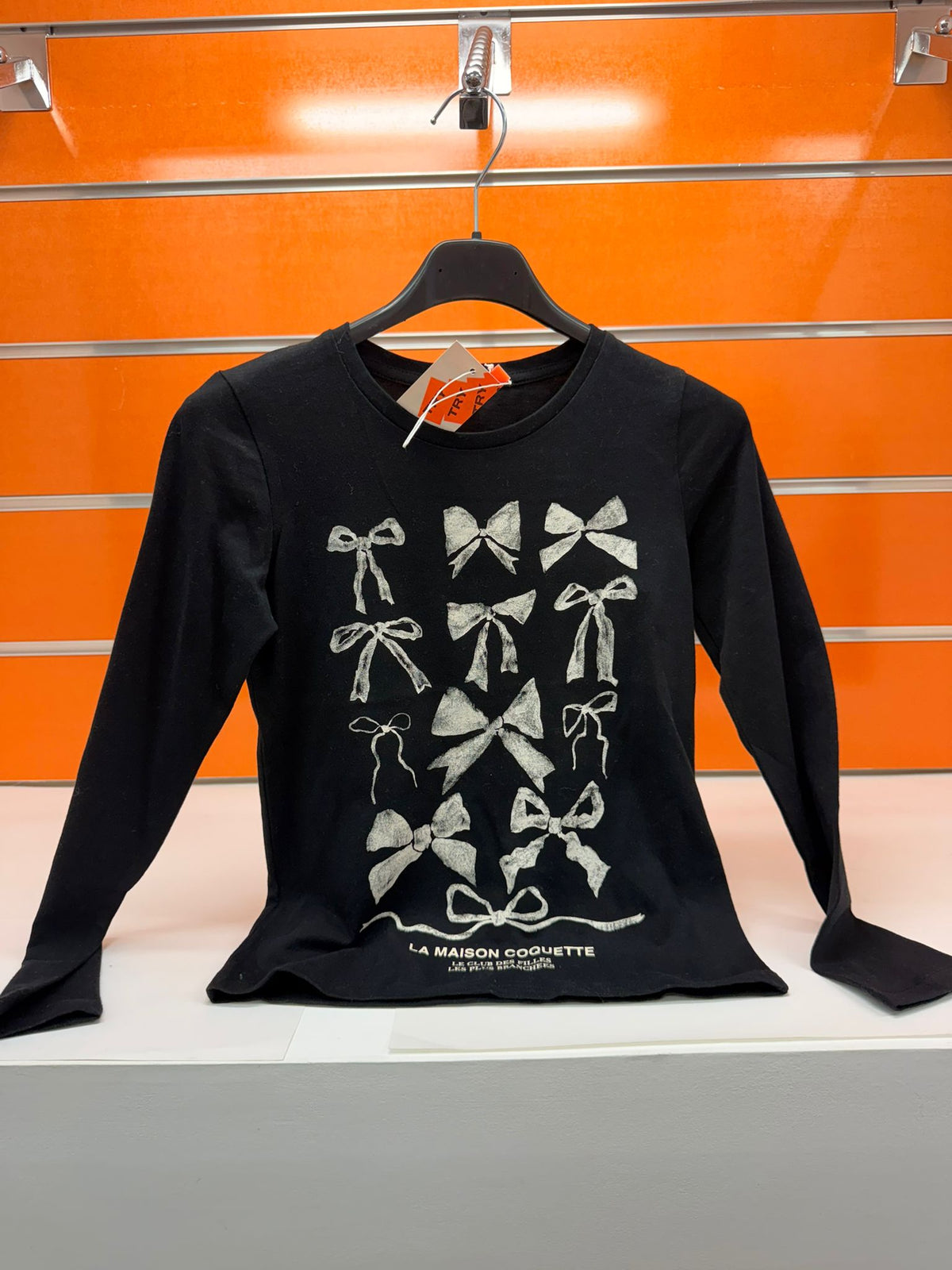 Camiseta niña Losan negra de manga larga con estampado de lazos, talla 8 años