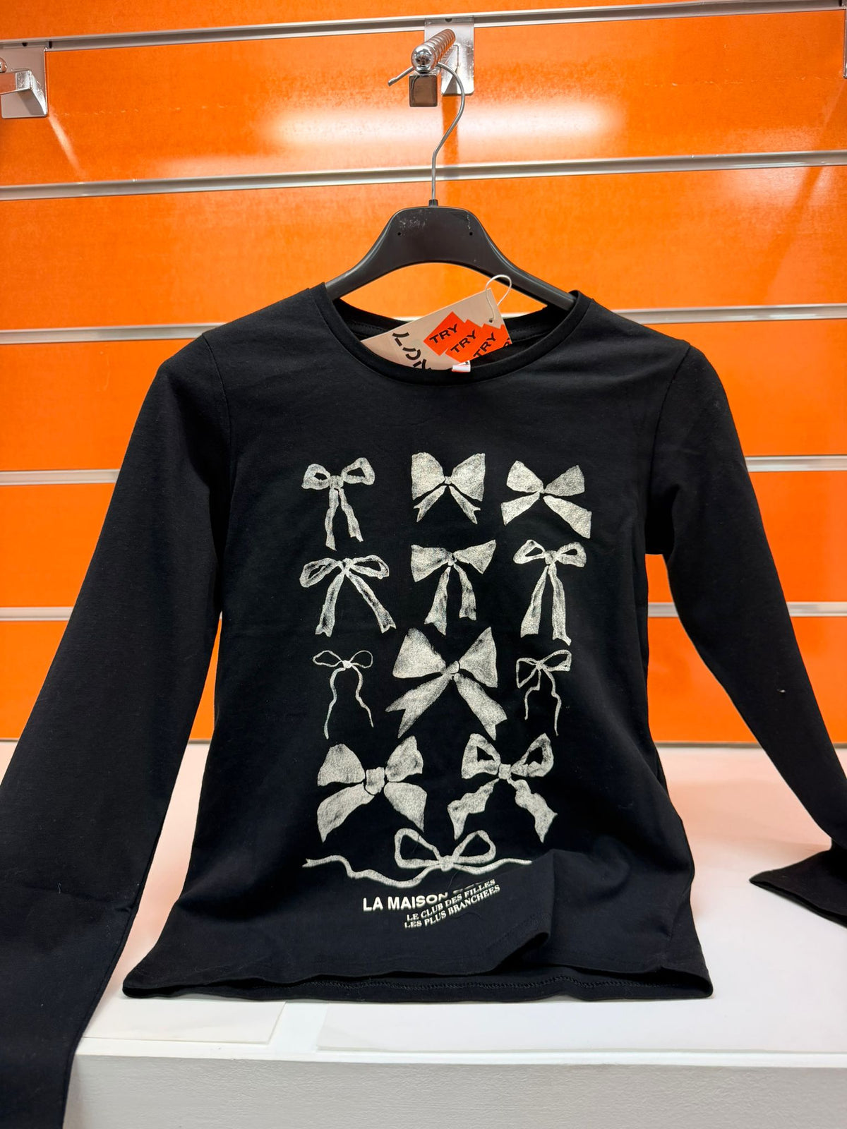 Camiseta negra de niña Losan de manga larga con estampado de lazos