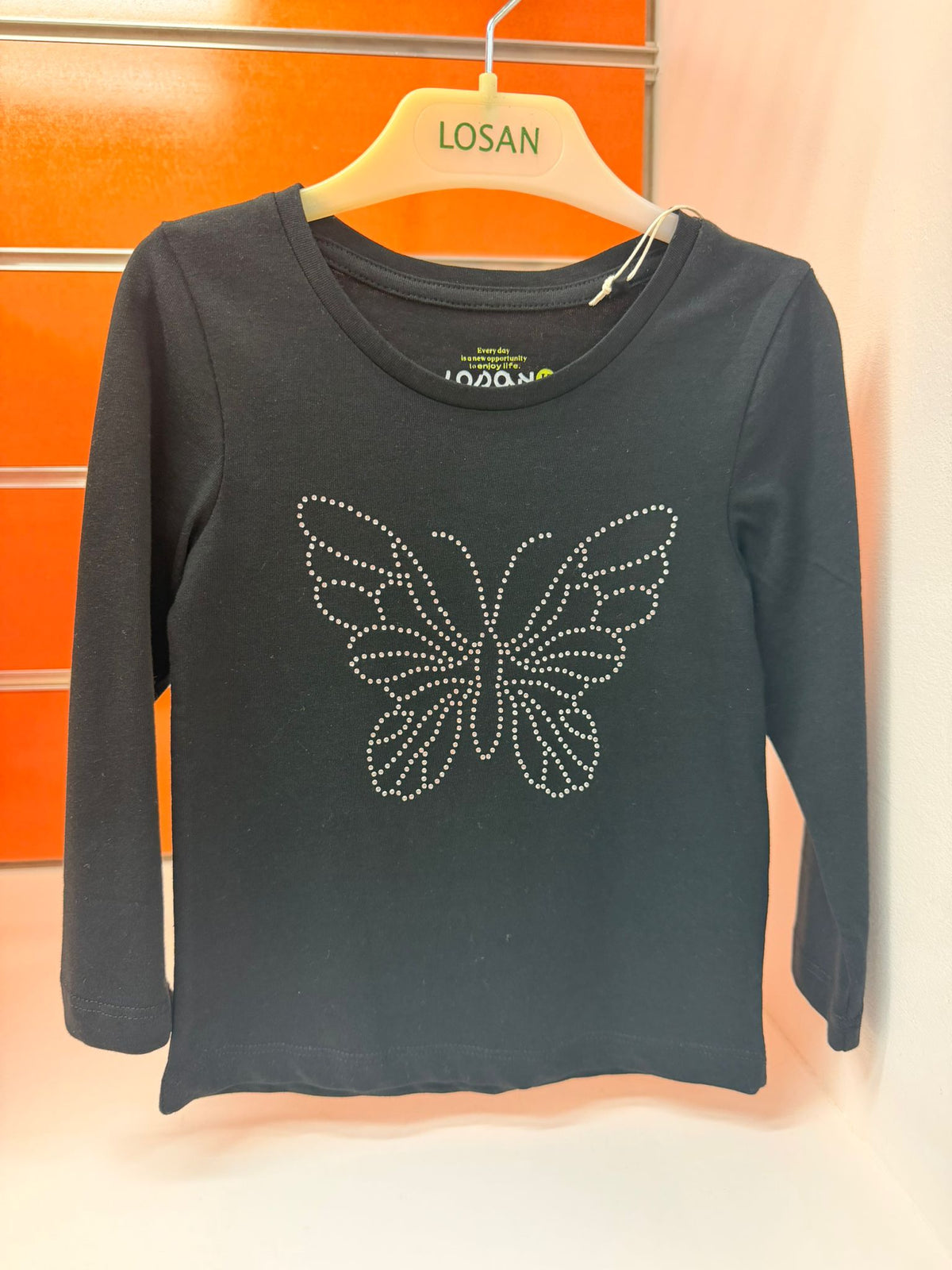 Camiseta niña Losan negra con mariposa de strass, talla 2 años