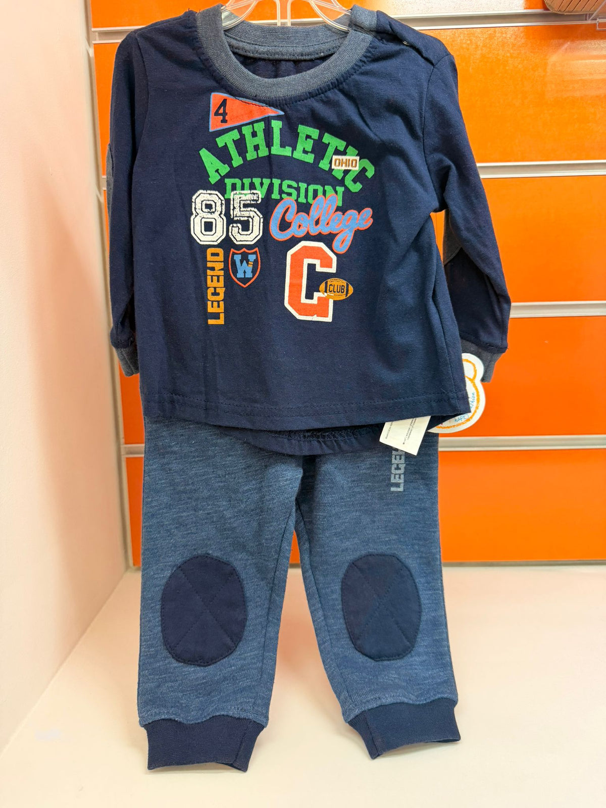 Conjunto bebé Losan azul Athletic College, talla 6-9 meses