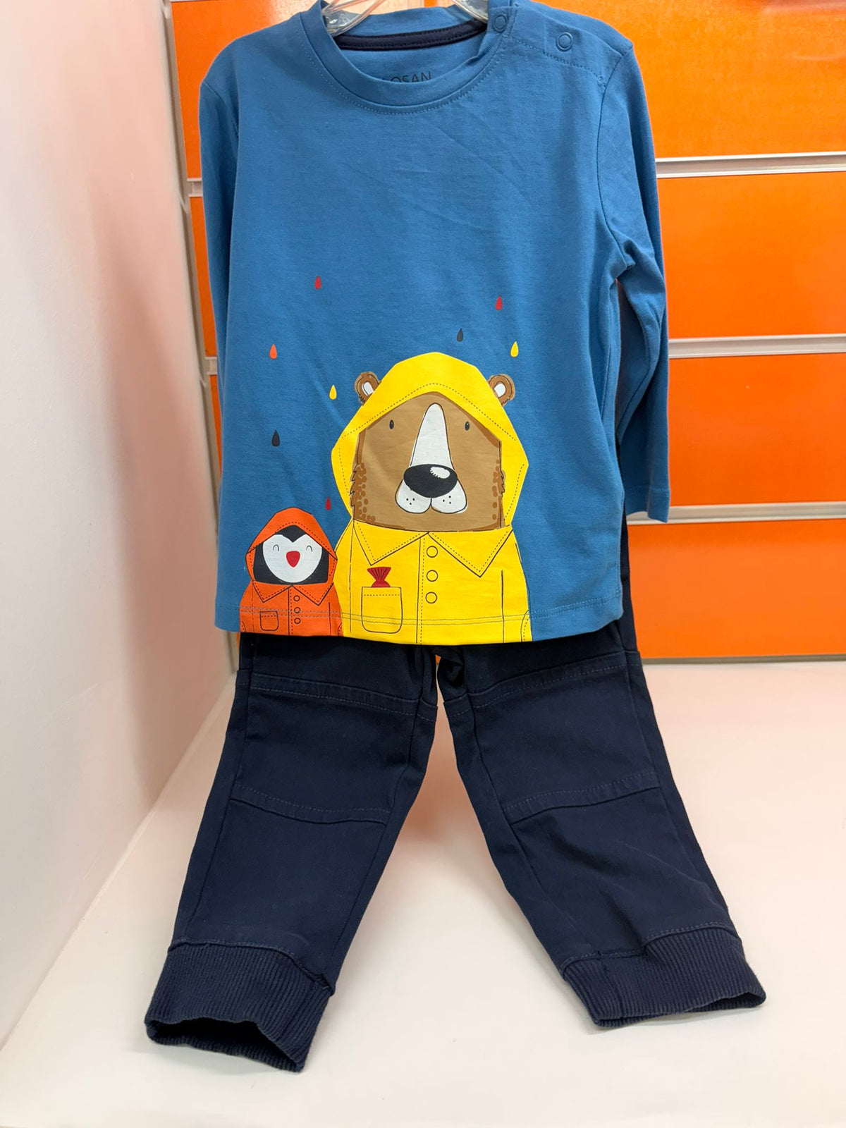 Conjunto bebé Losan azul de dos piezas con oso y pingüino