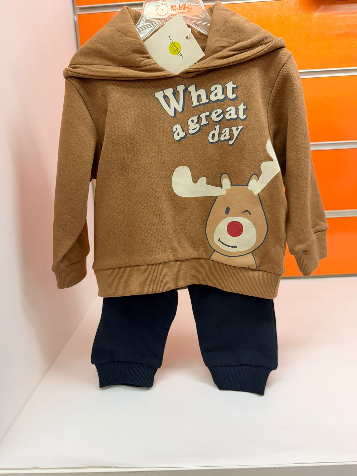 Conjunto bebé Losan marrón con reno y pantalón azul marino, talla 6-9 meses