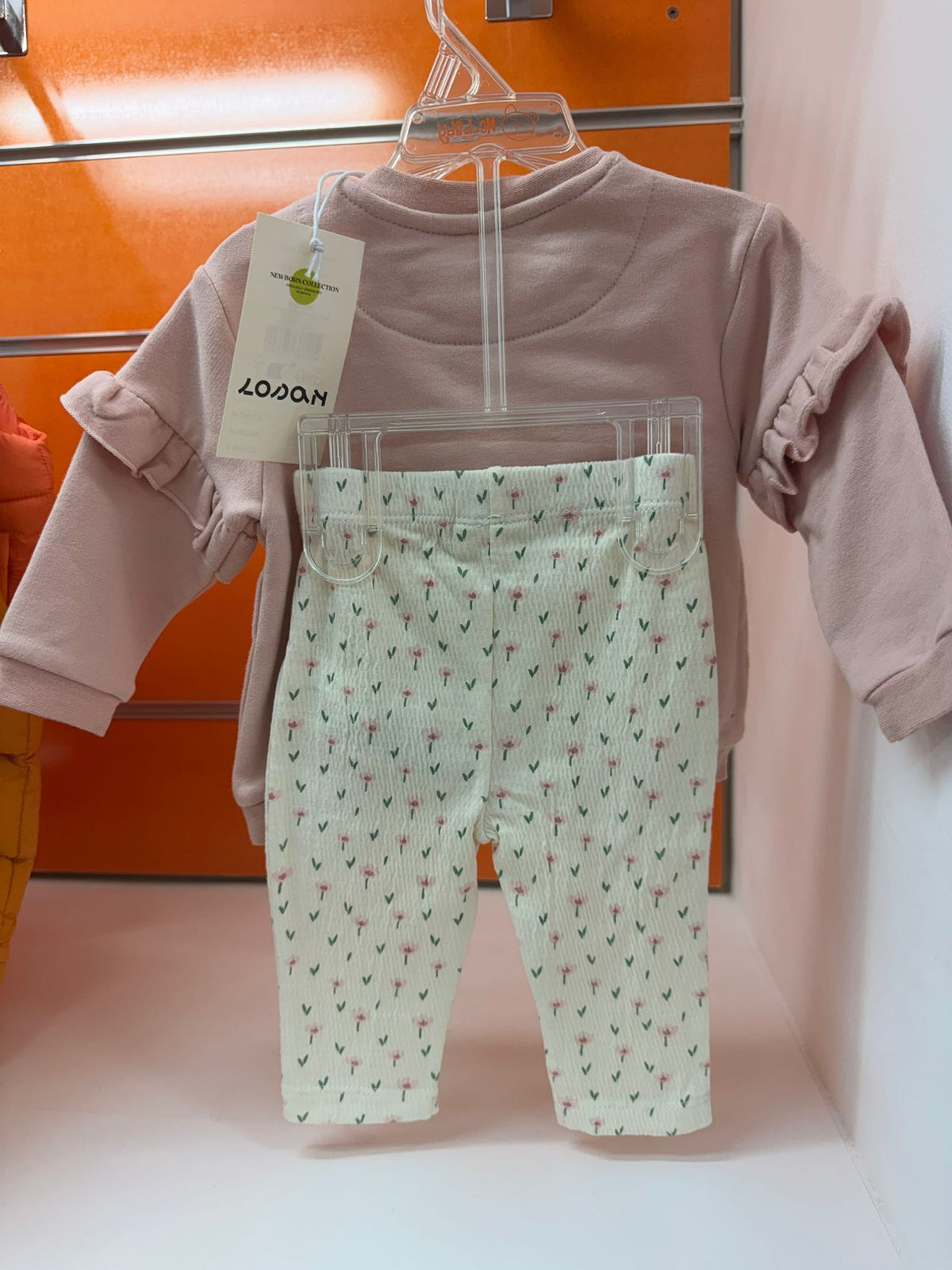 Conjunto bebé niña Losan rosa con oso y leggings florales, vista trasera, 3-6 meses